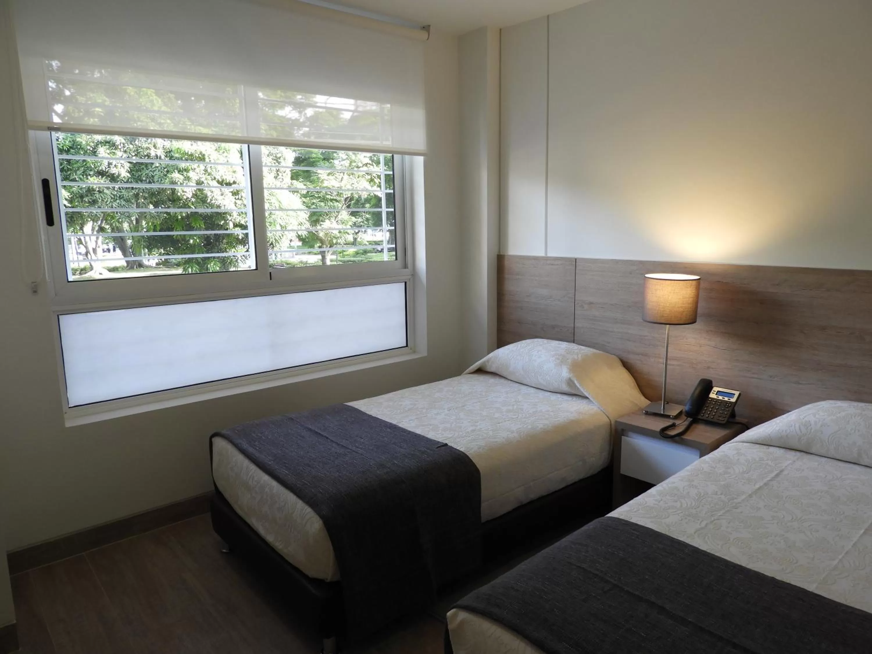 Photo of the whole room, Bed in Park V