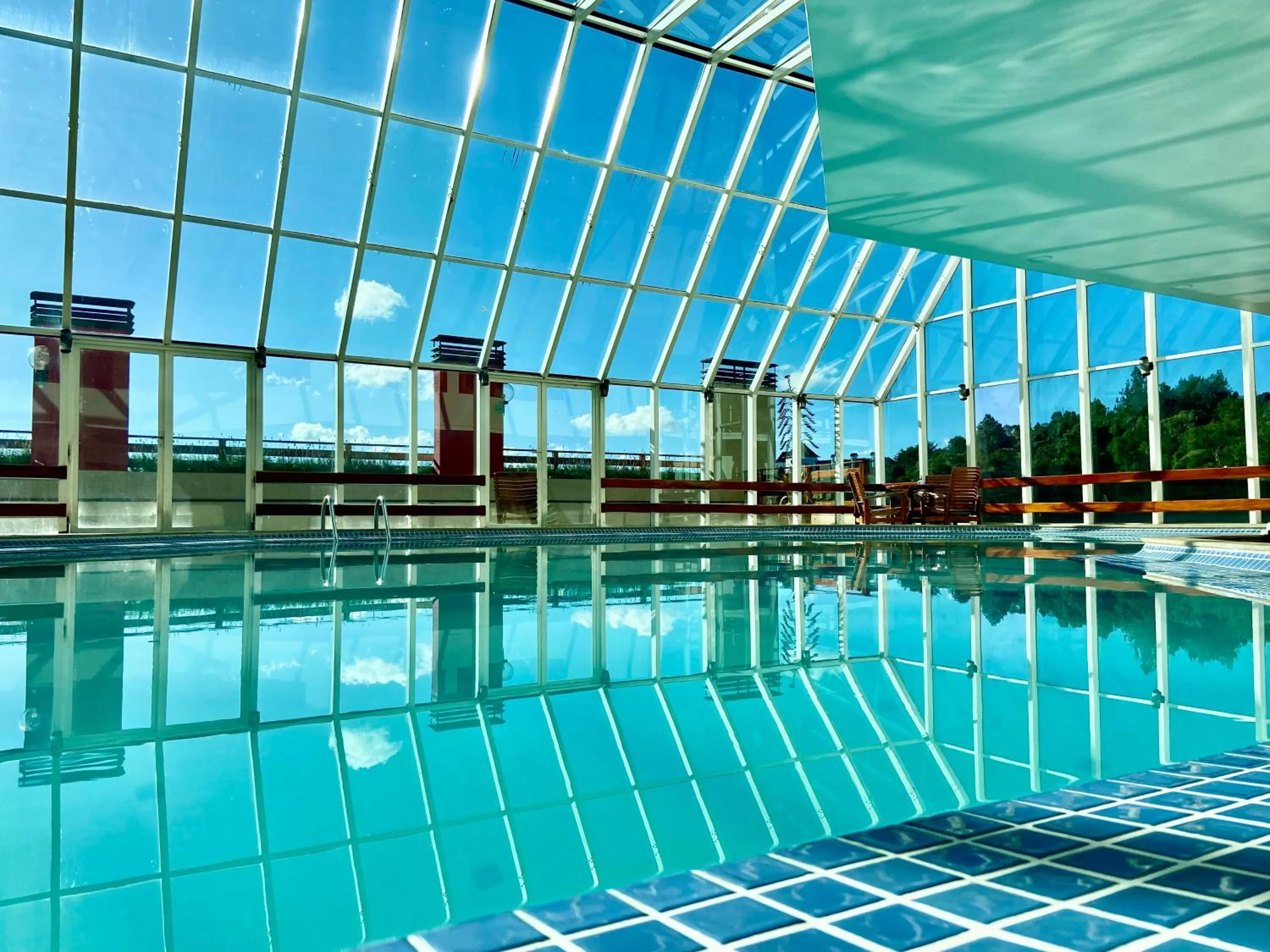 Swimming Pool in MineirINN l Piscina Aquecida e Hidro na Montanha