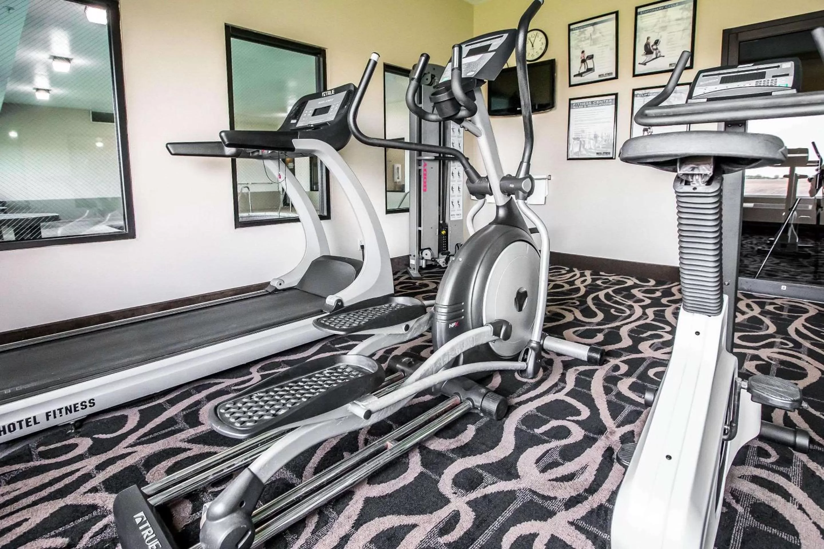 Fitness centre/facilities in Quality Inn & Suites Mendota near I-39