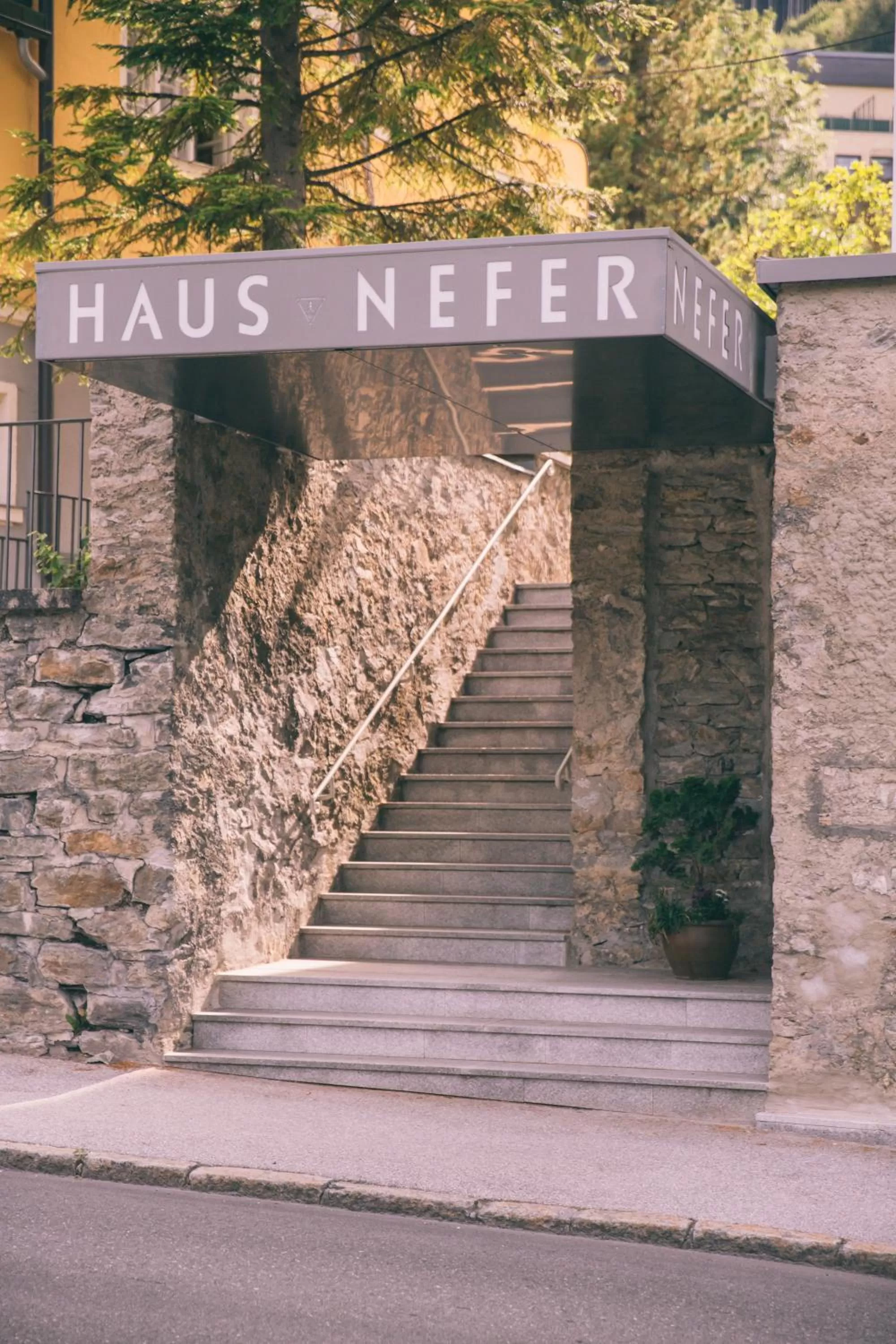 Property building in Nefer, Haus