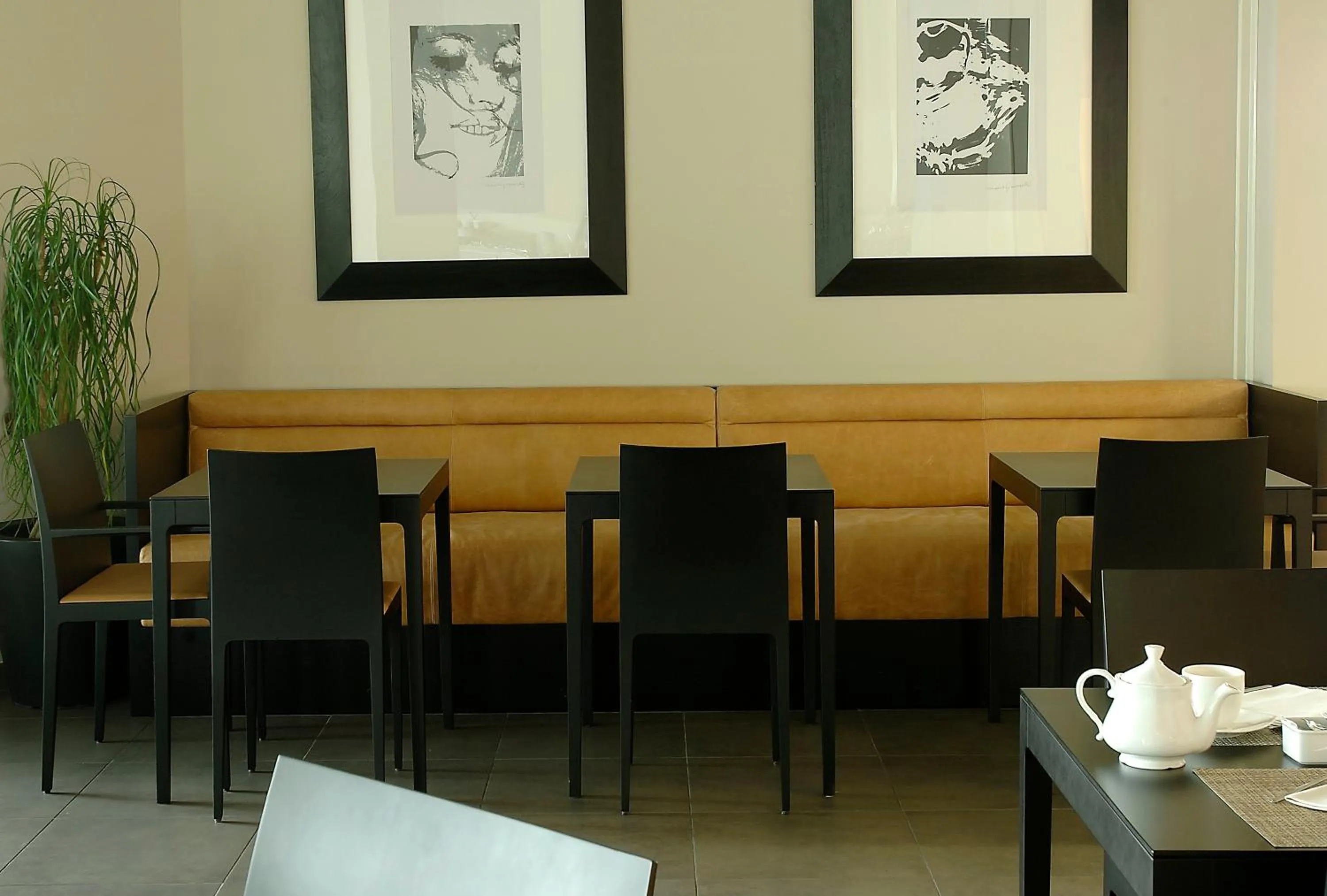 Restaurant/places to eat in G Hotel Ancona