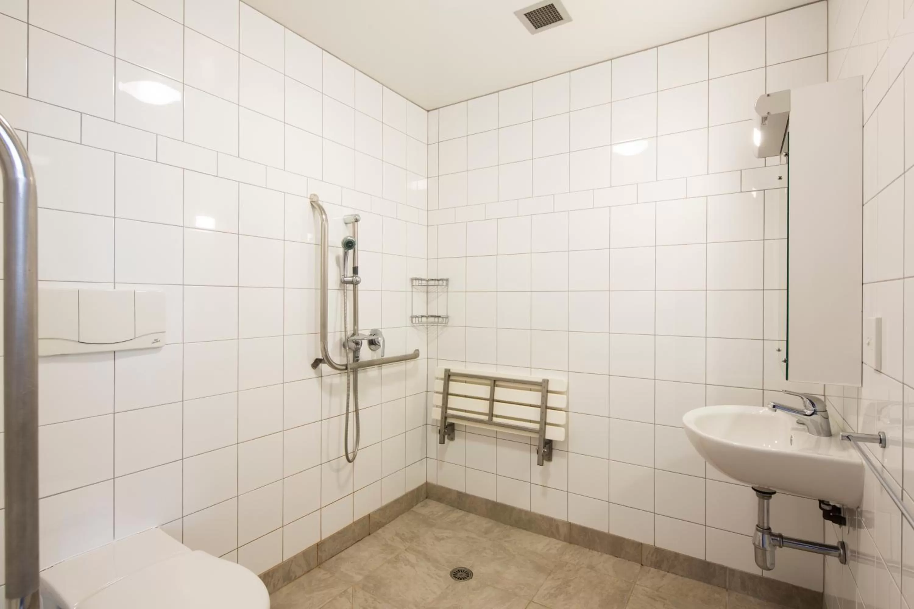 Bathroom in Ibis Styles Invercargill