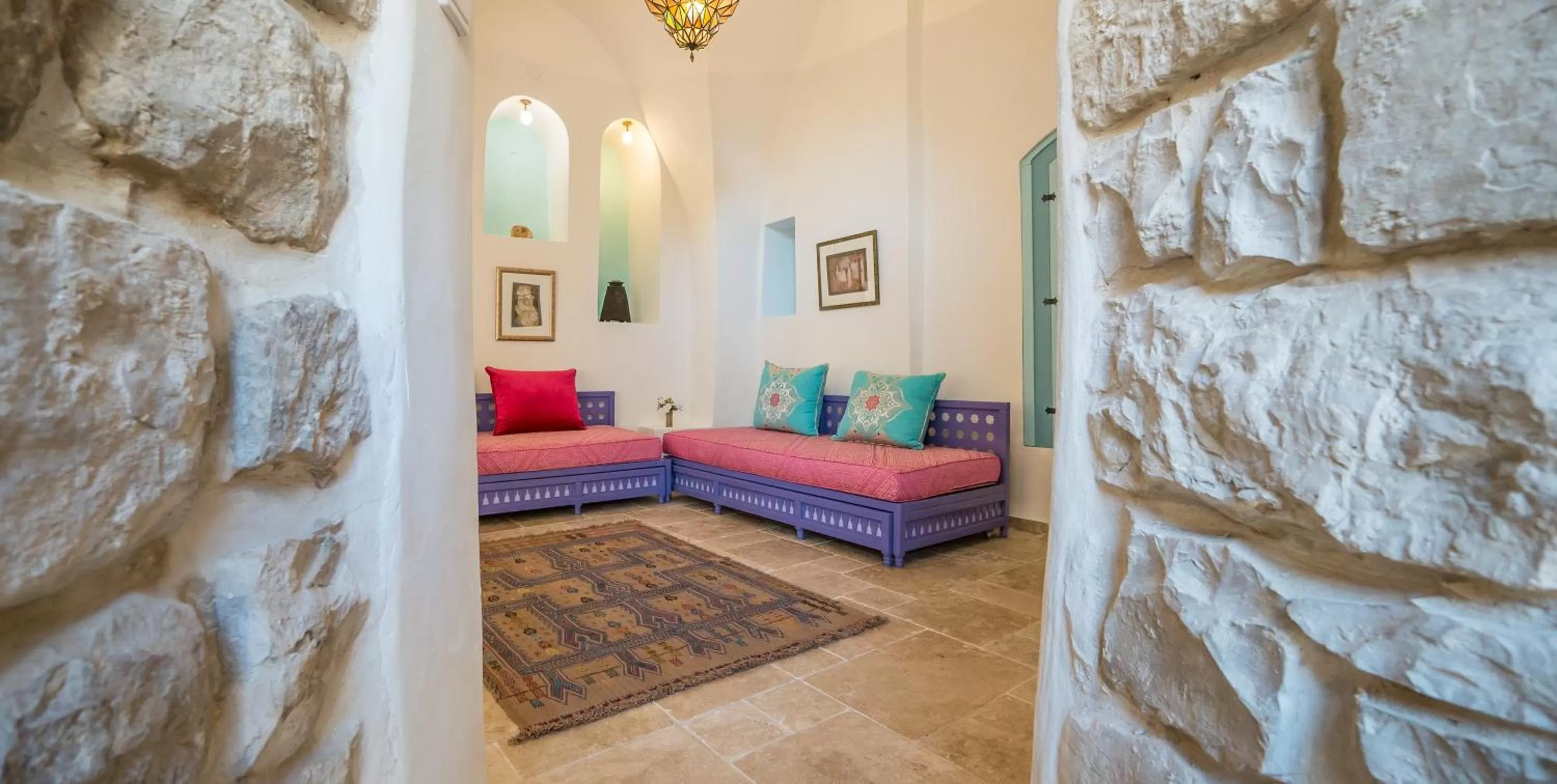 Decorative detail, Bed in The Way Inn - Boutique Suites