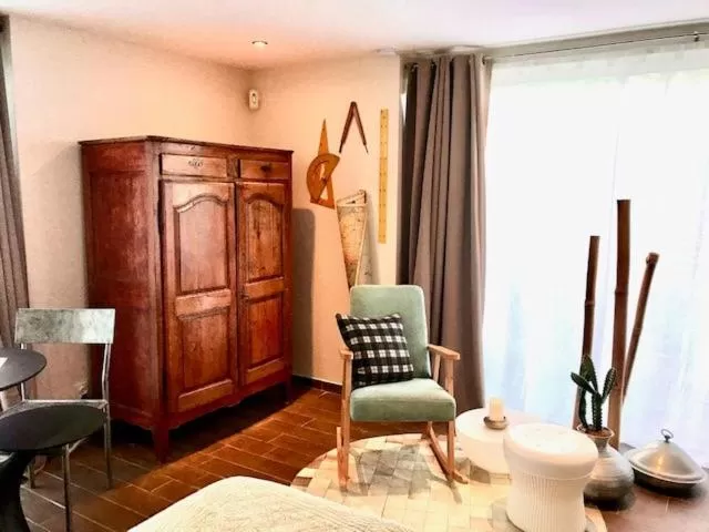 Dining area, Seating Area in La cactée singulière