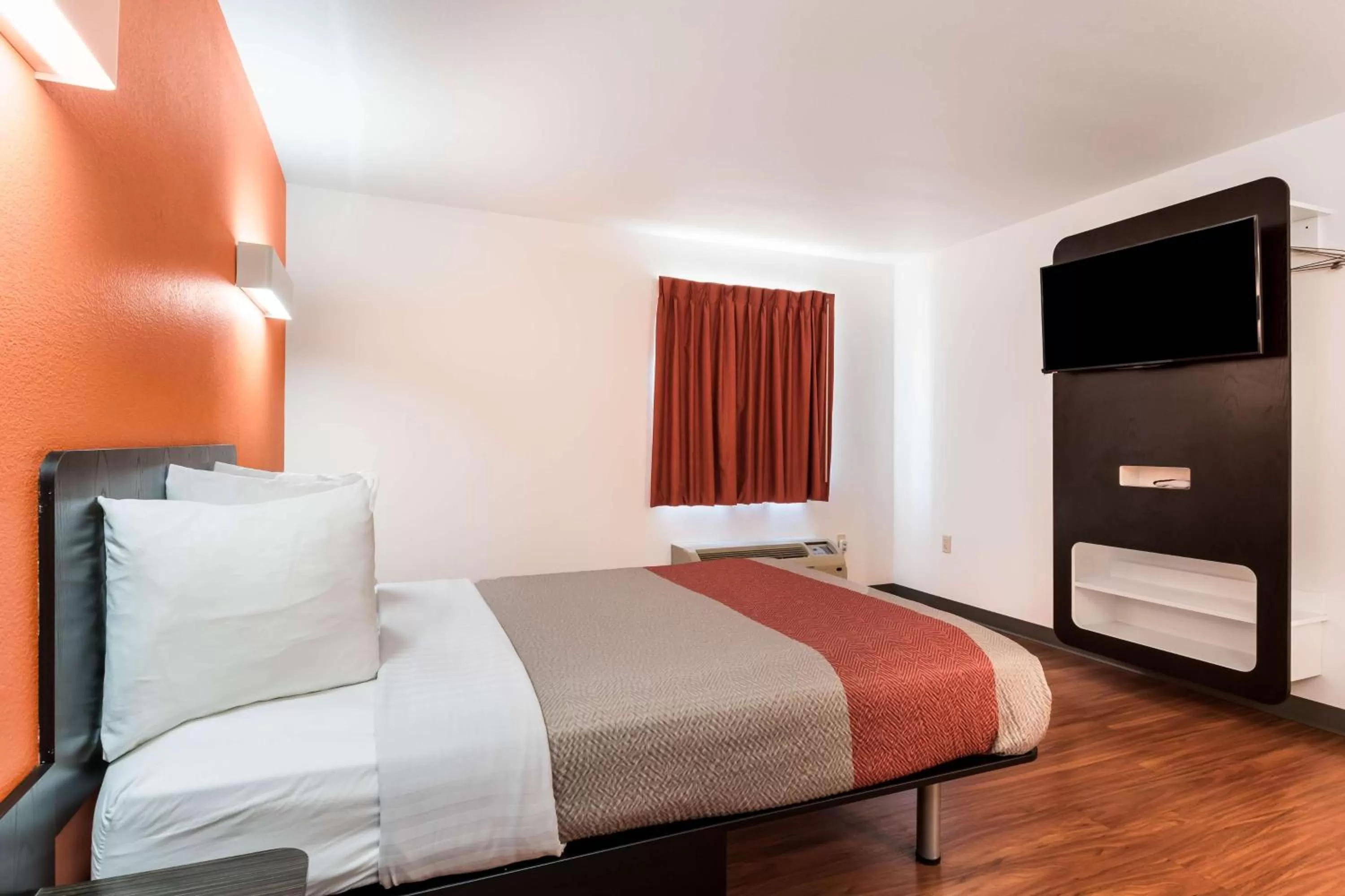 Photo of the whole room, Bed in Motel 6 Wilkes Barre Arena