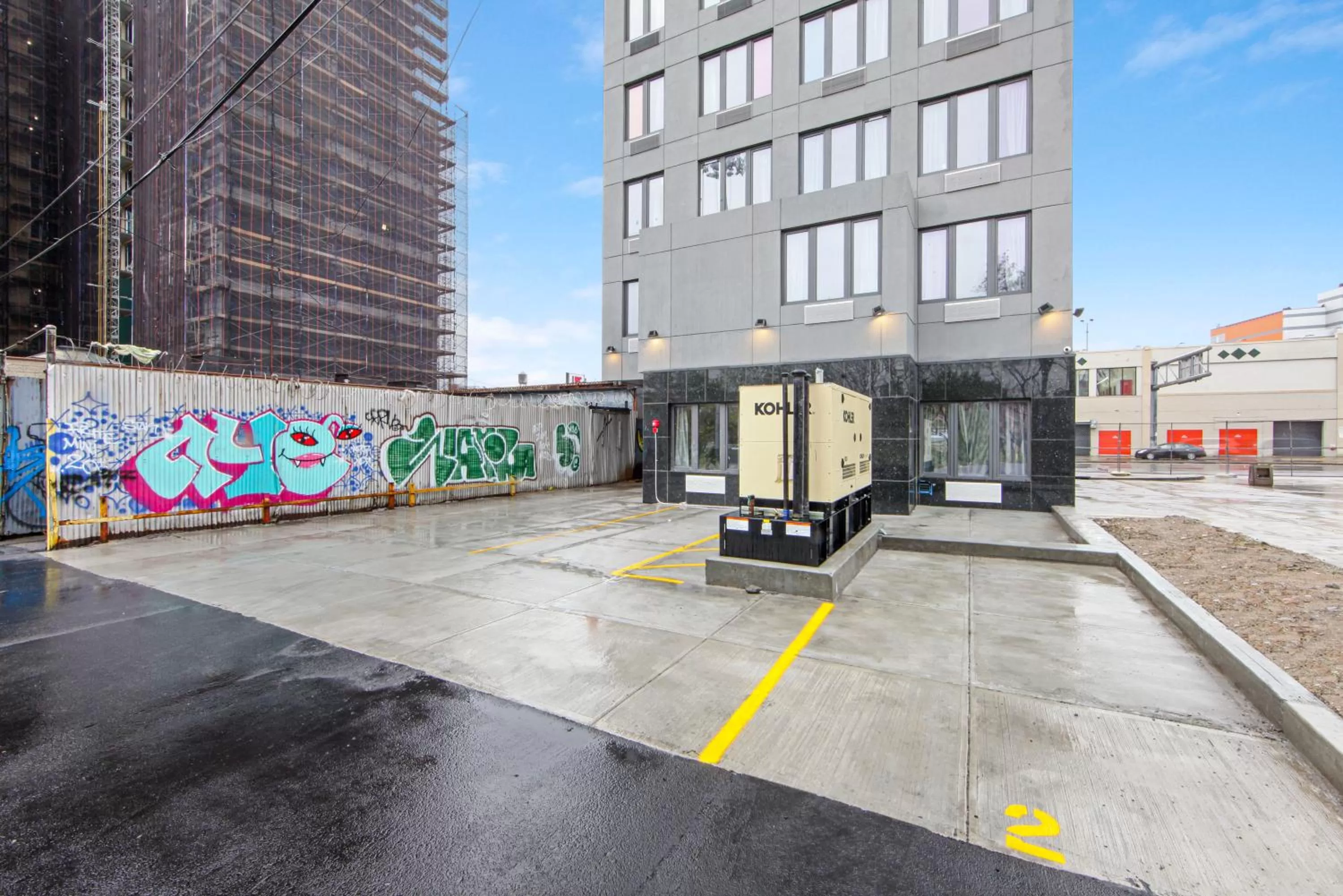 Parking in Hotel 365 Bronx - Yankee Stadium