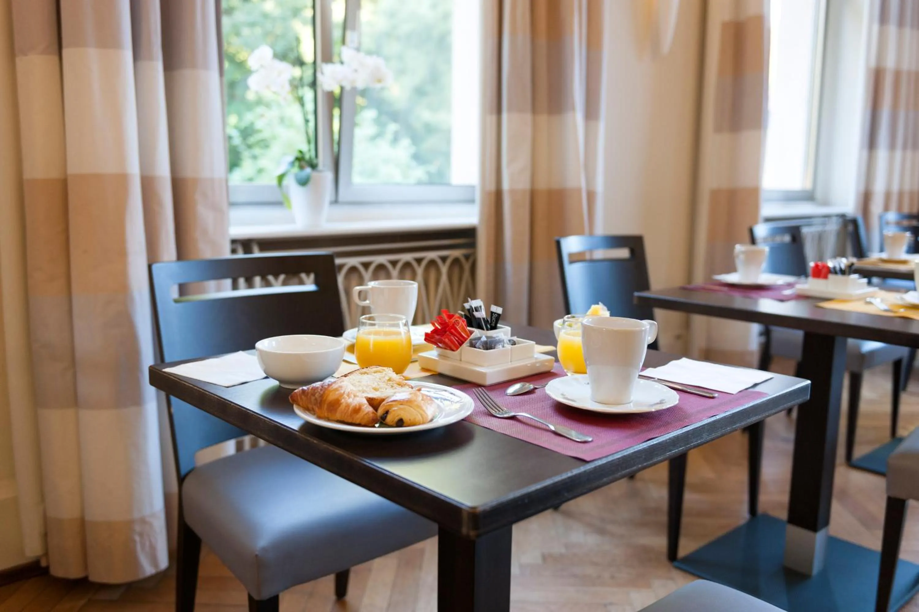 Breakfast in Grand Hôtel Filippo Strasbourg Nord