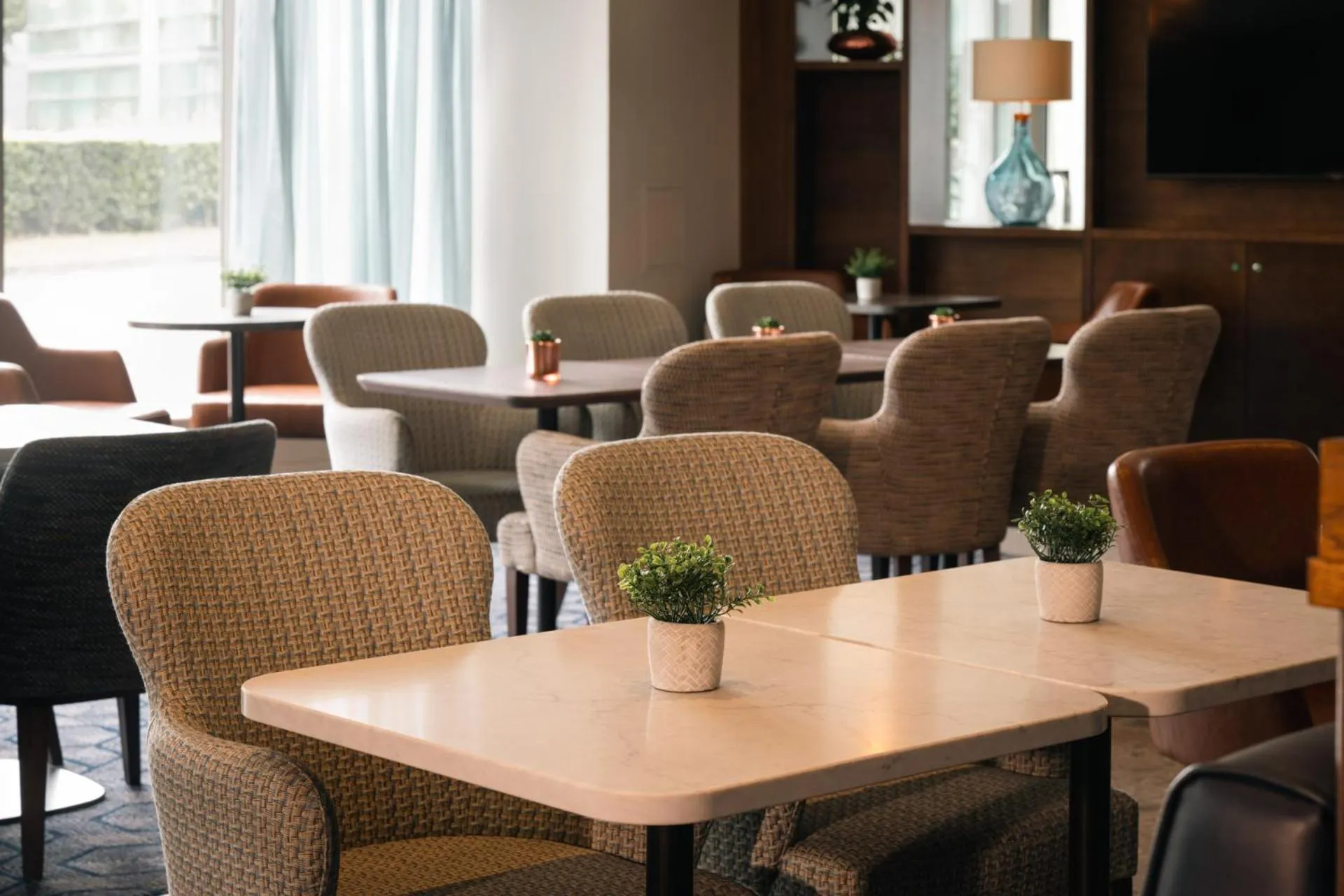 Restaurant/places to eat in Aspect Hotel Park West