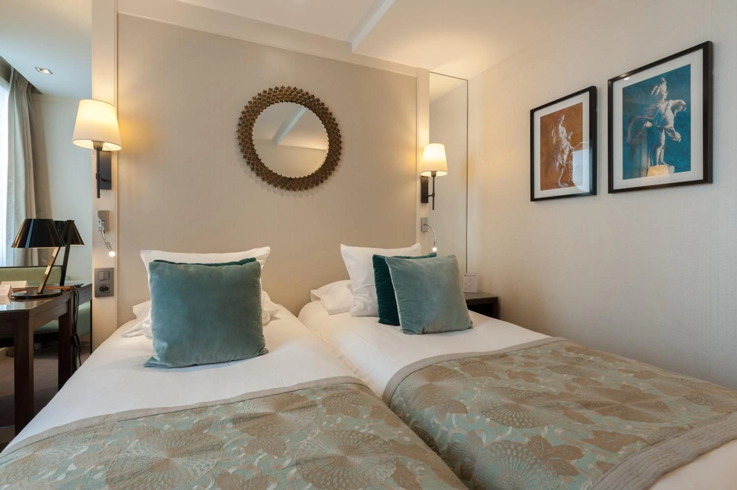 Decorative detail, Bed in Best Western Plus Hotel Sydney Opera