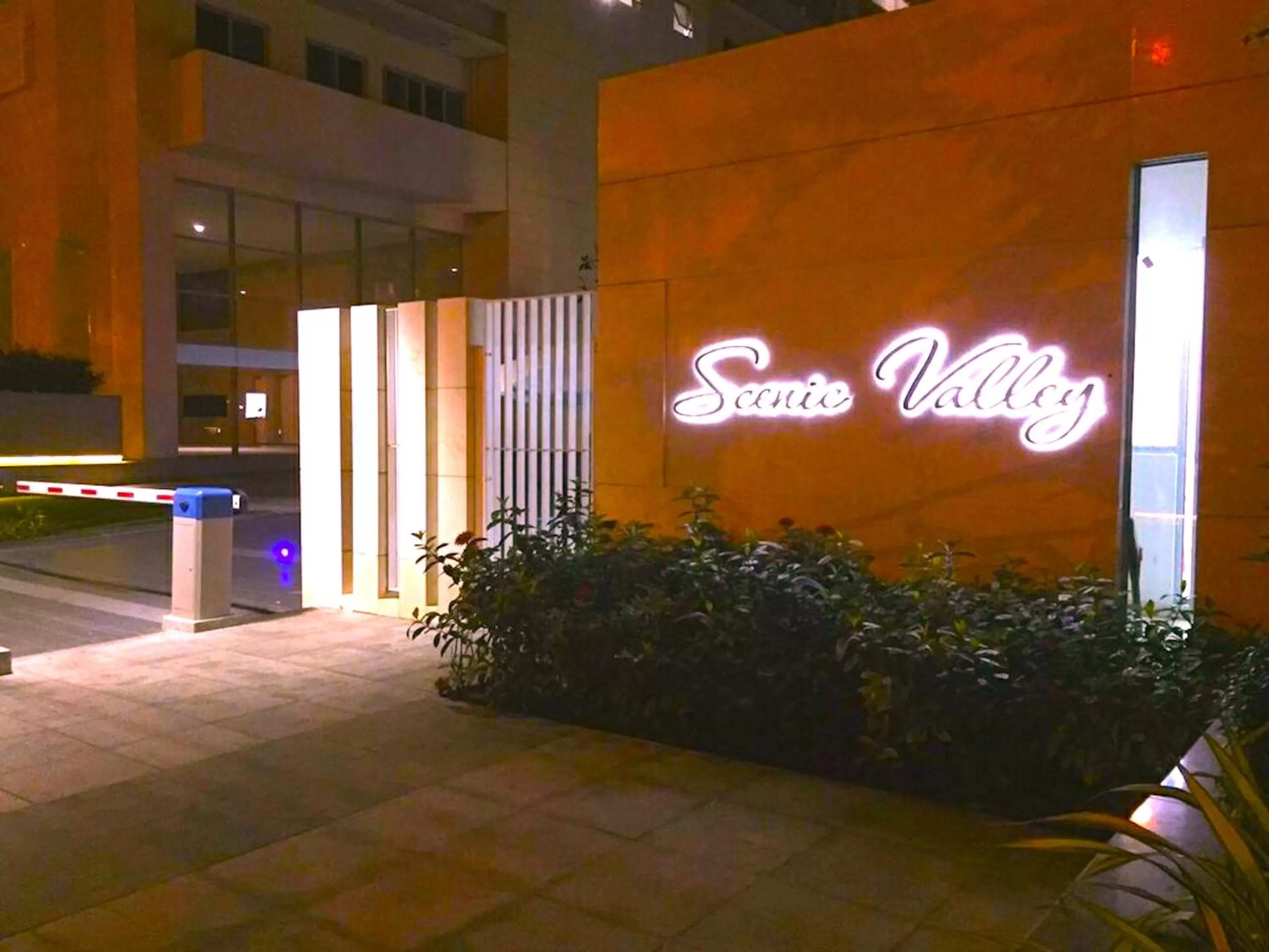 Property logo or sign in Scenic Valley Suite