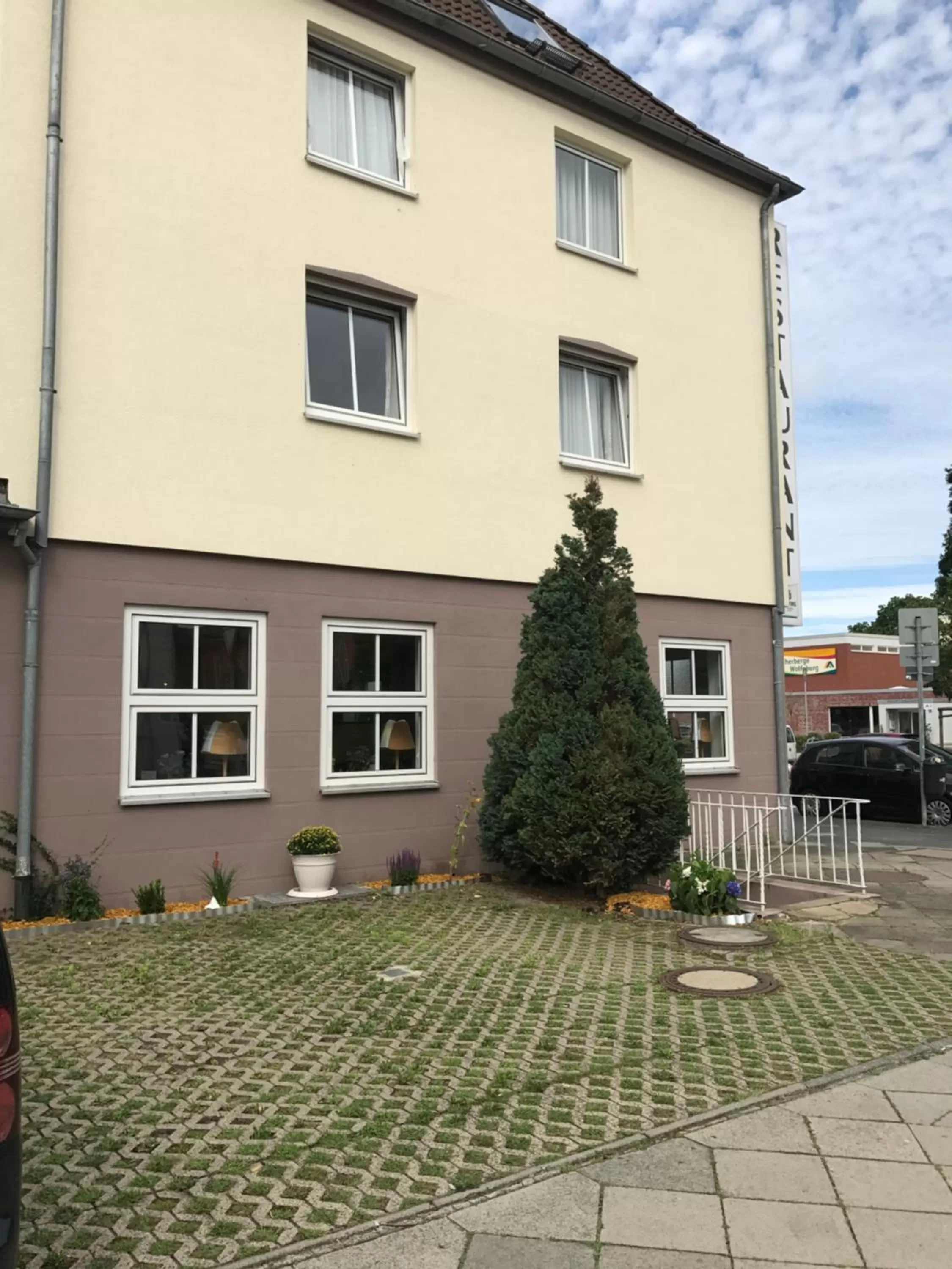 Property building in Boutique Hotel Goldene Henne