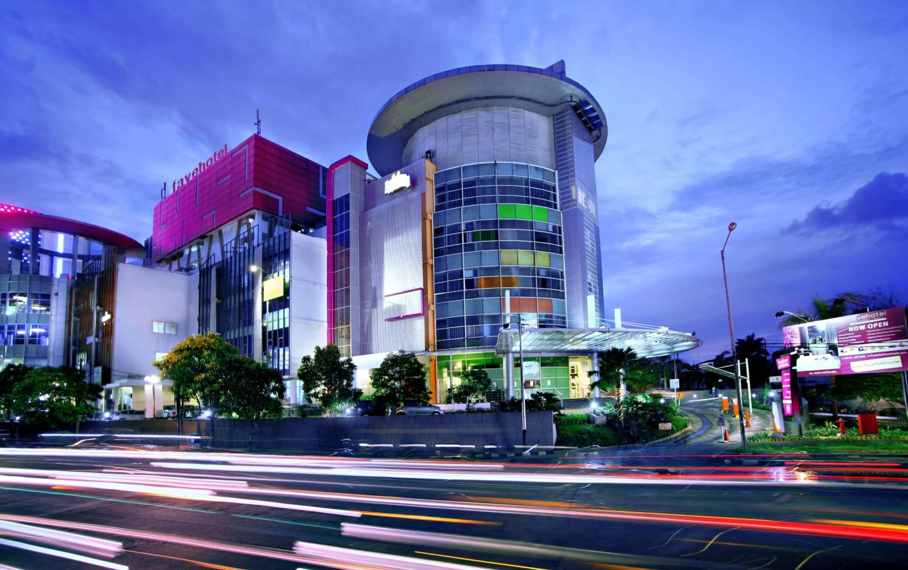 Facade/entrance in favehotel Pluit Junction