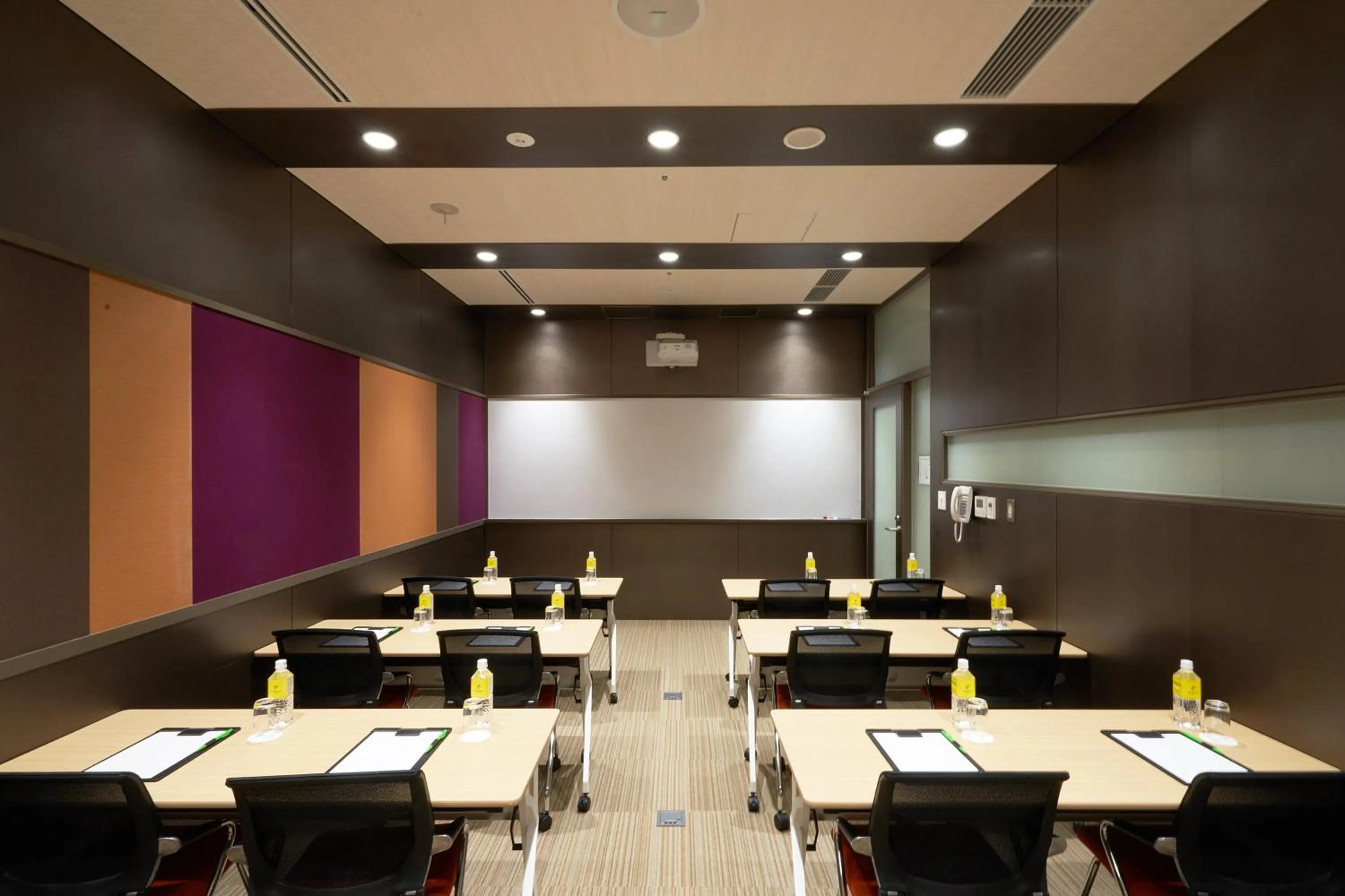 Meeting/conference room in Holiday Inn & Suites Shin Osaka by IHG