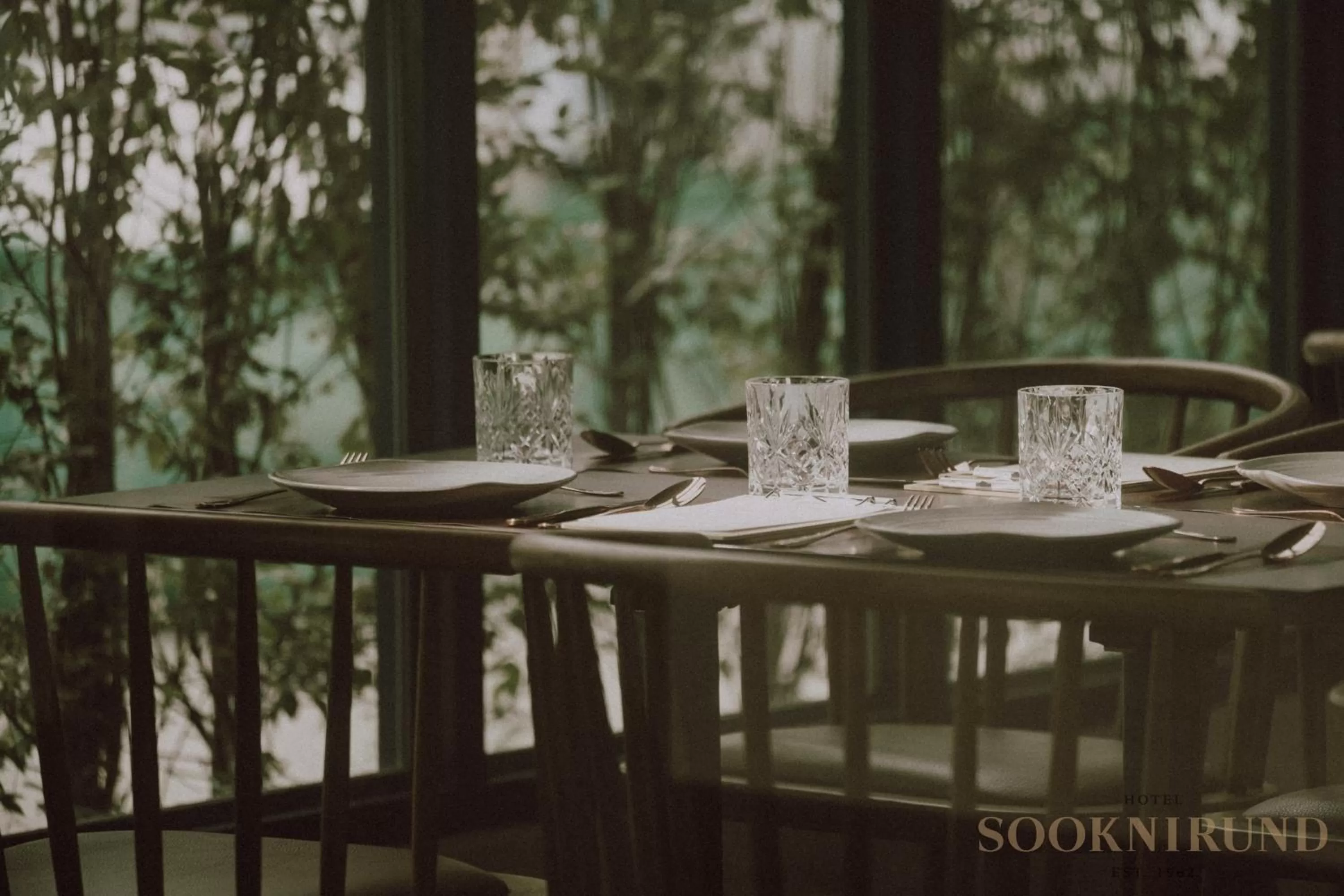 Restaurant/places to eat in SOOKNIRUND HOTEL