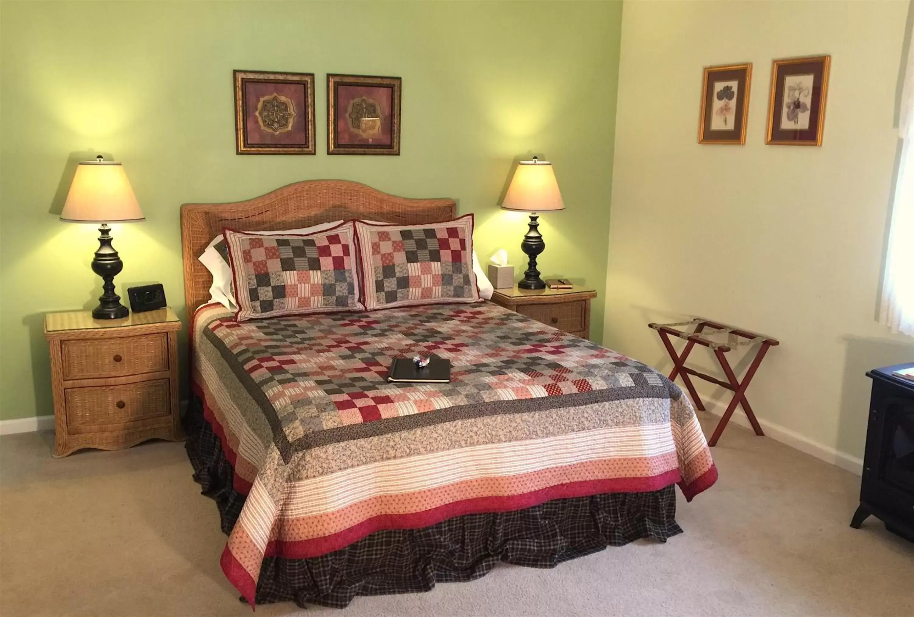 Deluxe Queen Room in The Lancaster Bed and Breakfast Deluxe Queen Room in The Lancaster Bed and Breakfast