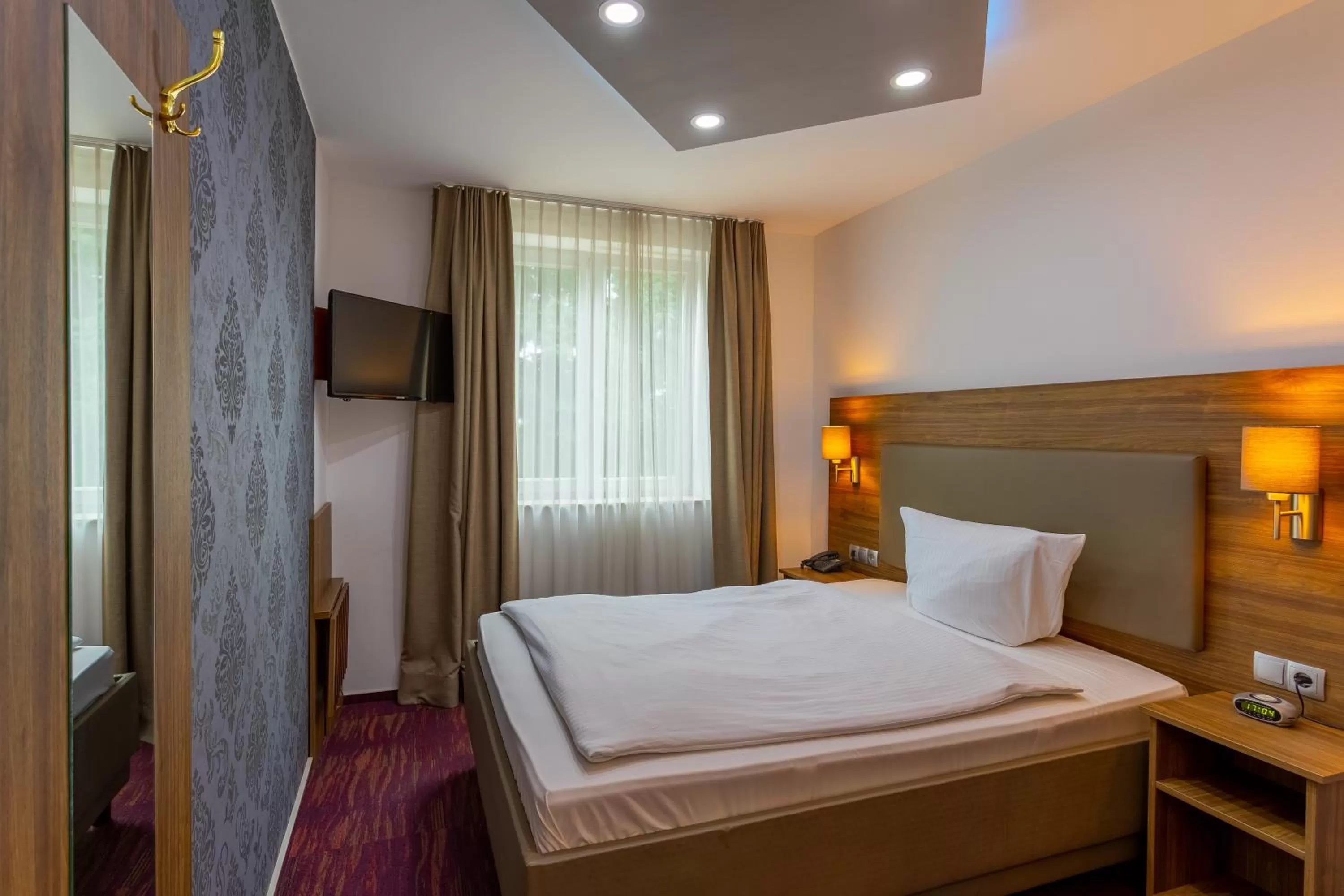 Photo of the whole room, Bed in Waldhotel Eskeshof