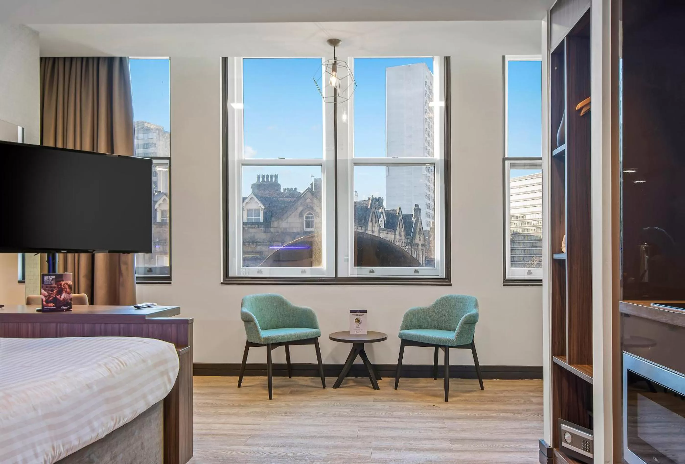 Bedroom, Bed in Roomzzz Manchester Victoria