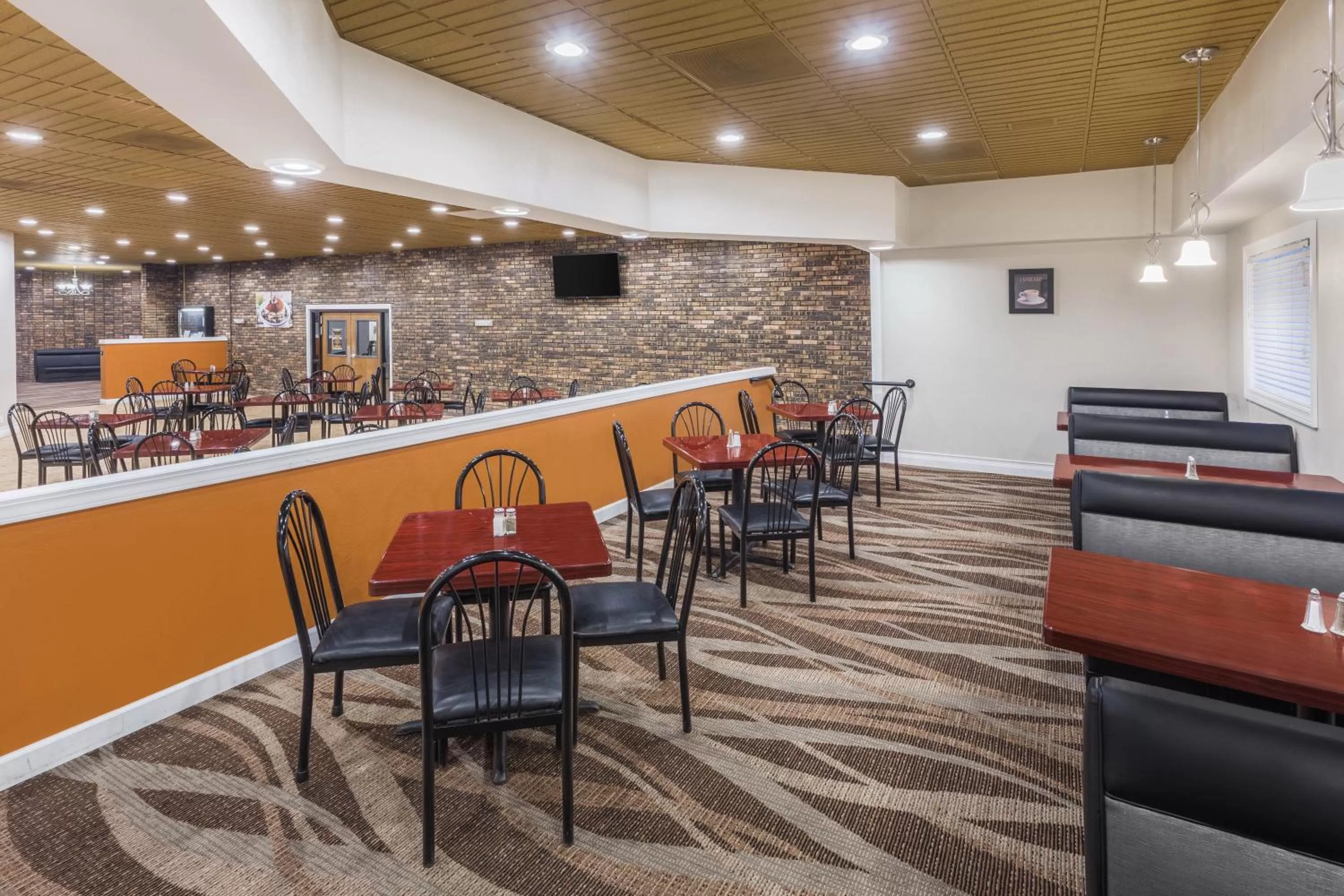 Restaurant/places to eat in AmericInn by Wyndham Janesville