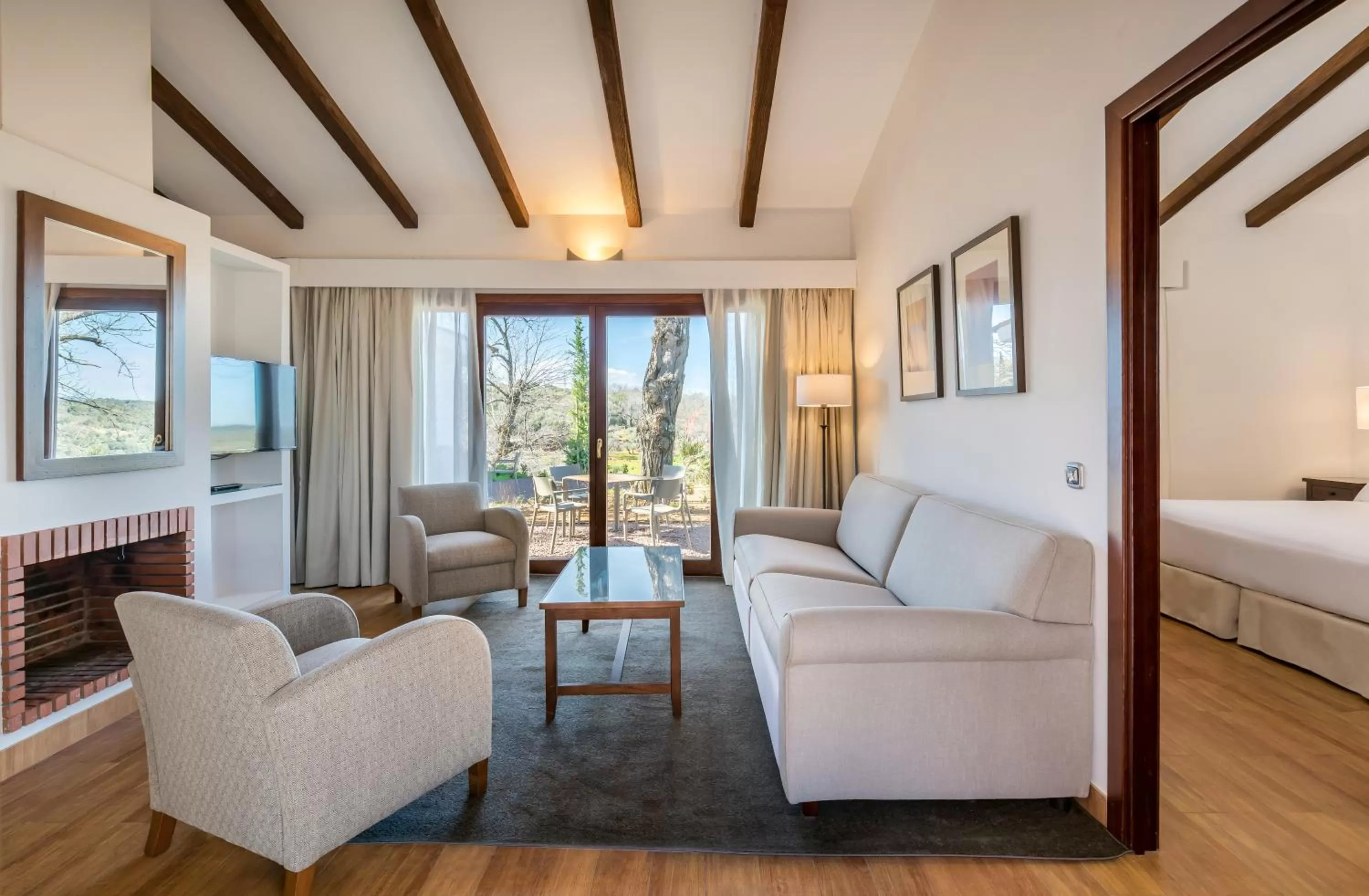 Living room, Bed in Barceló Aracena & Spa