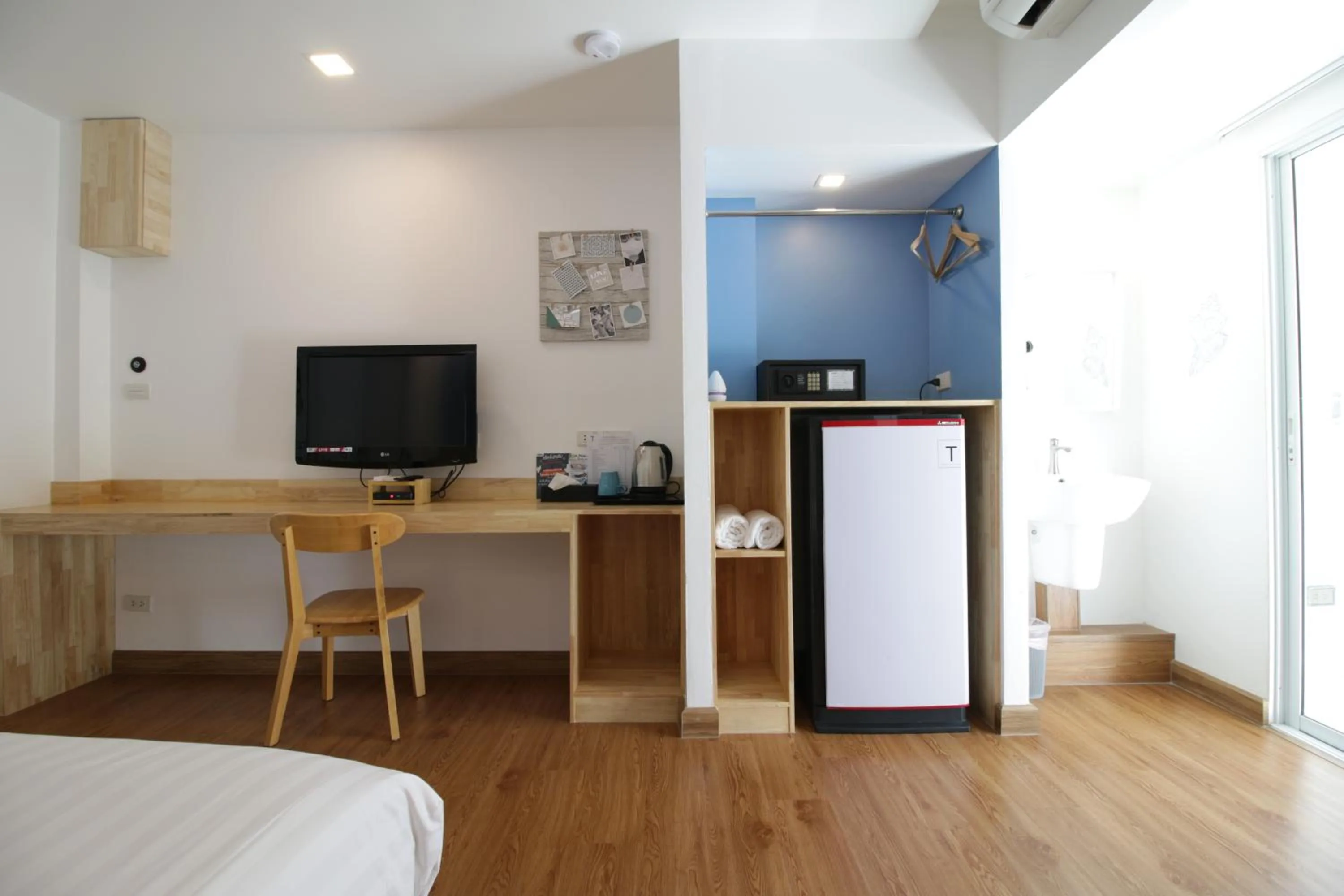 Bed in Tawaen Beach Resort