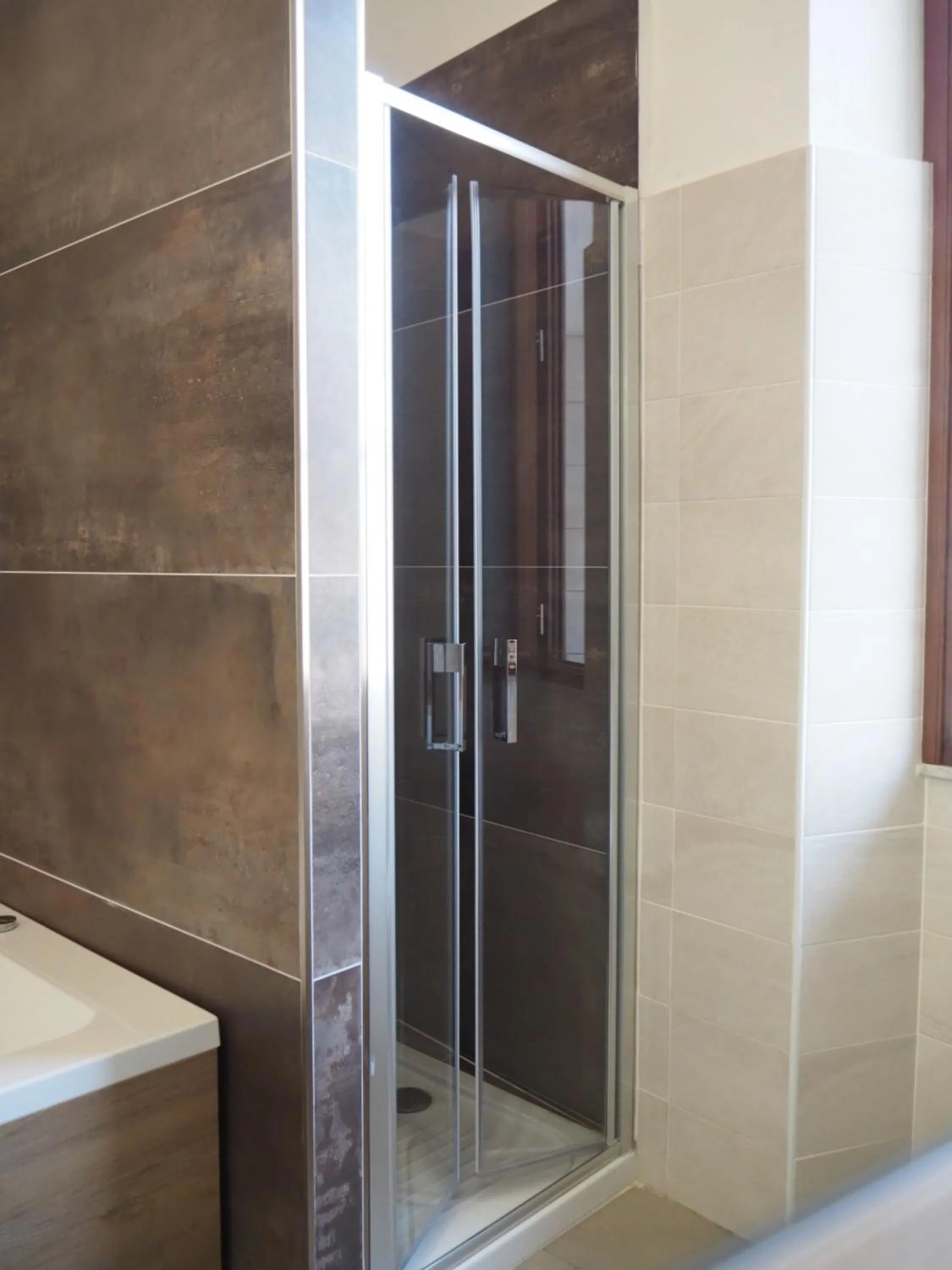 Shower in Apollo Guest House