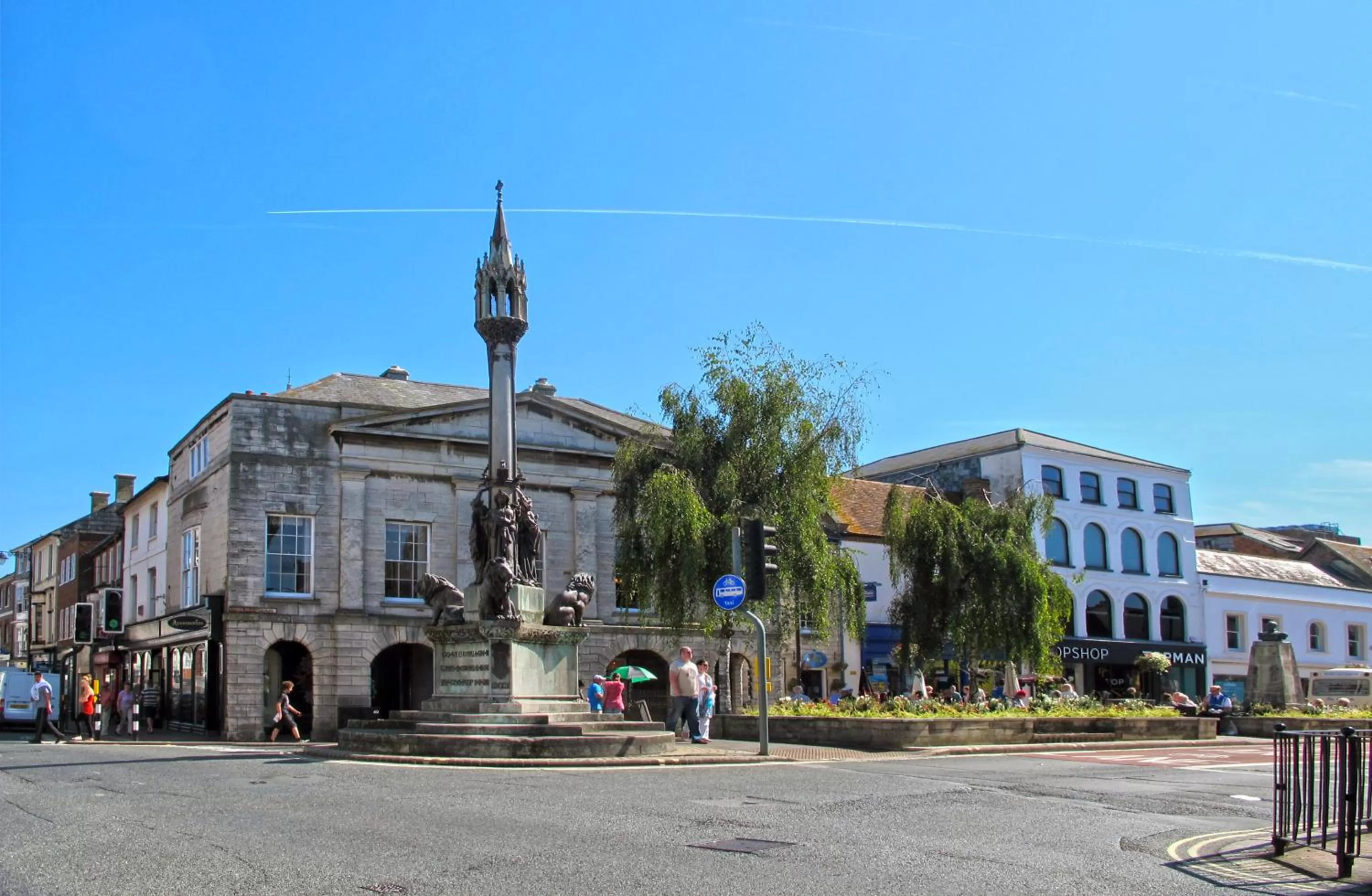 Shopping Area in Calverts Hotel - Newport, Isle of Wight - RETURN CAR FERRY FROM 89 POUNDS