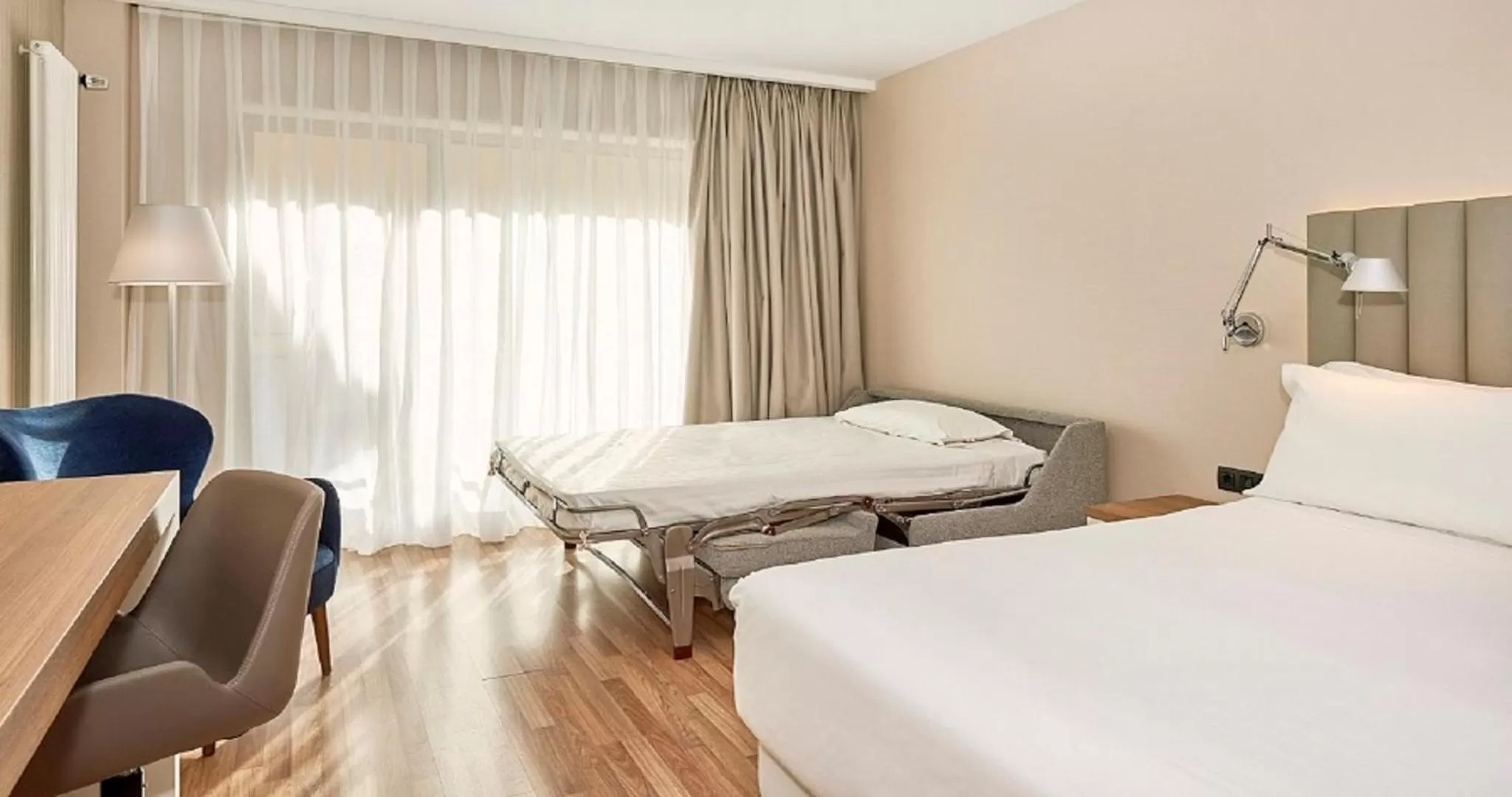 Photo of the whole room, Bed in NH Andorra la Vella