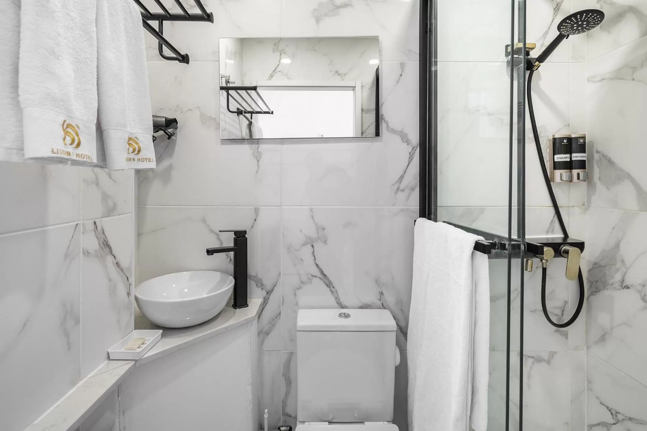 Shower in Lisbon 5 Hotel