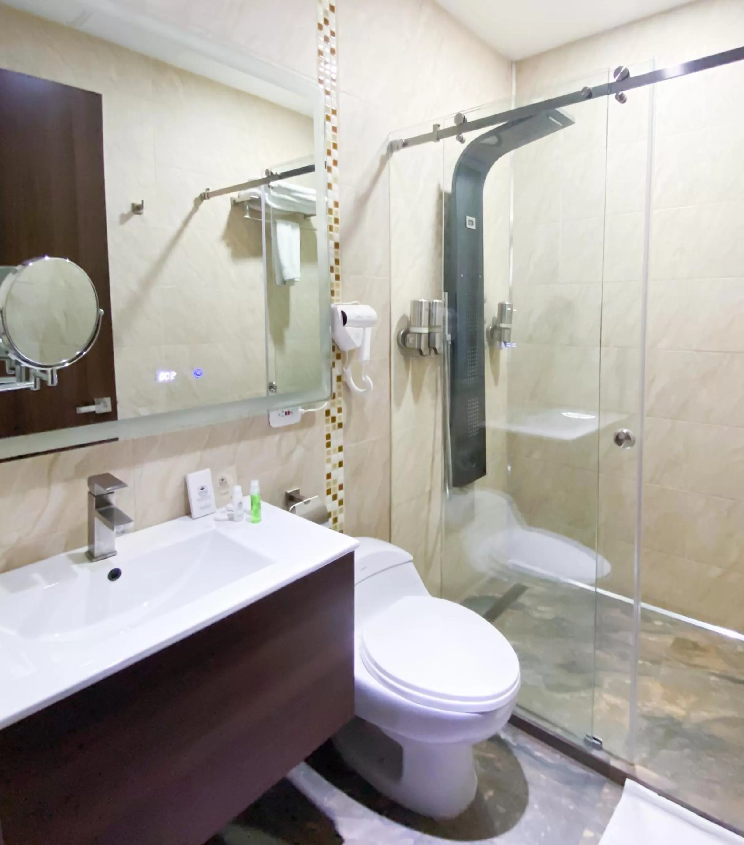 Bathroom in Hotel Real Elim International