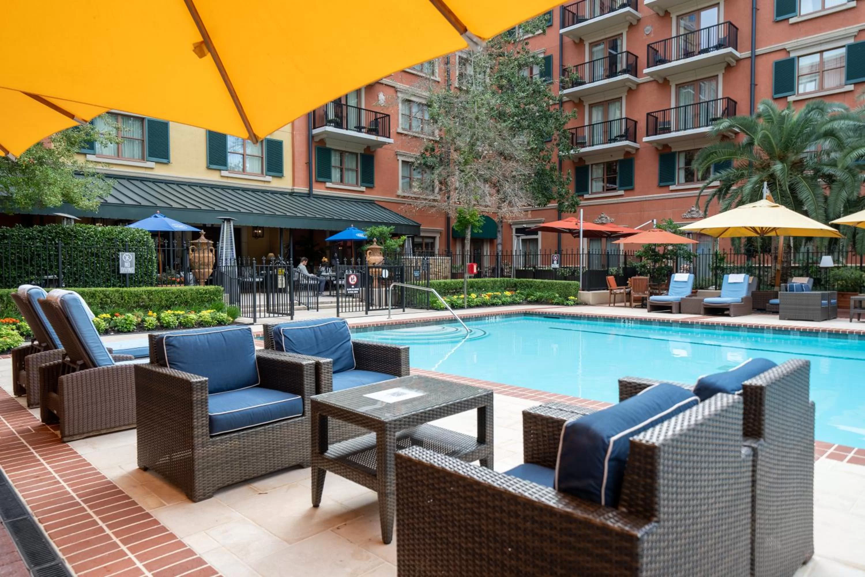 Patio in Hotel Granduca Houston