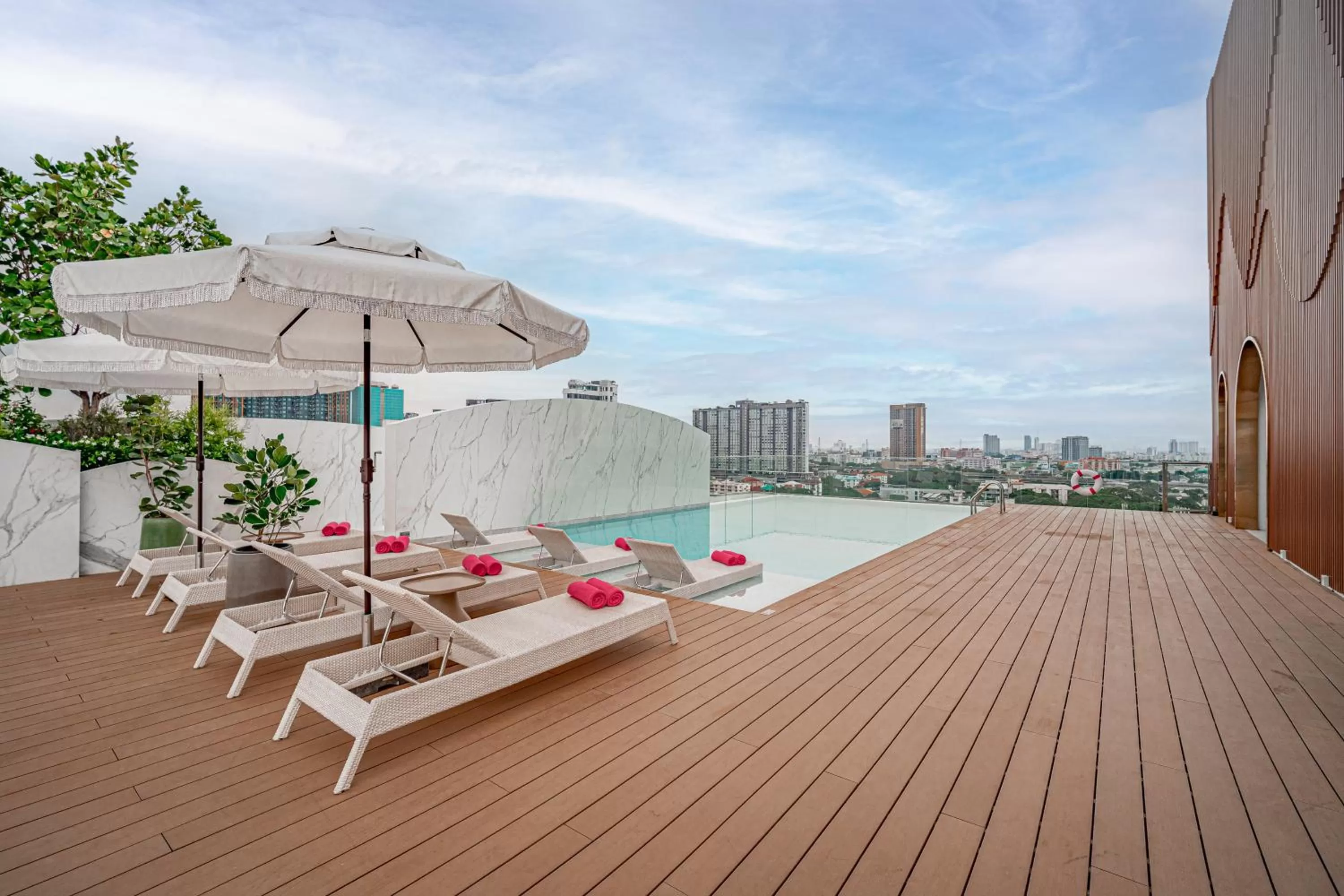 Swimming Pool in GLOW Sukhumvit 71