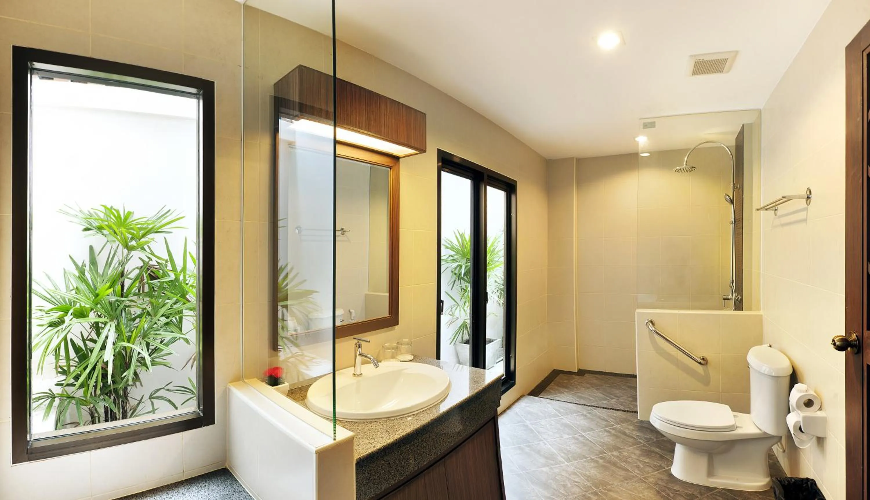 Shower in Ratana Hill Patong