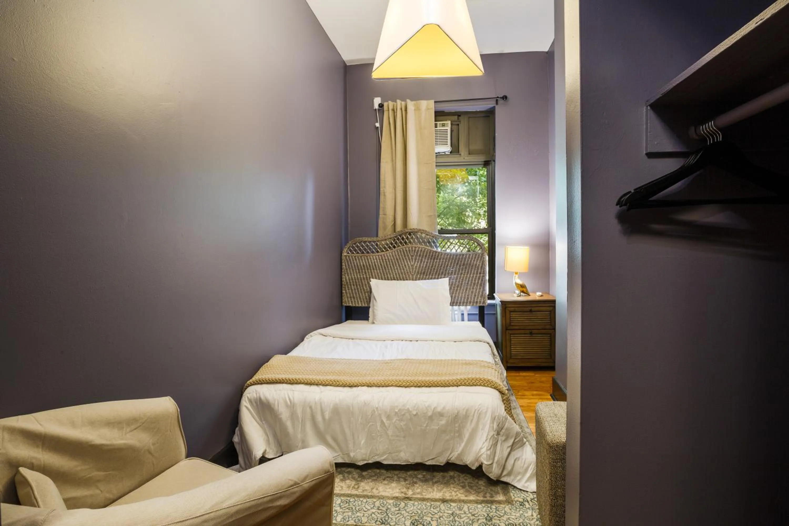 Photo of the whole room, Bed in Lamartine Chelsea