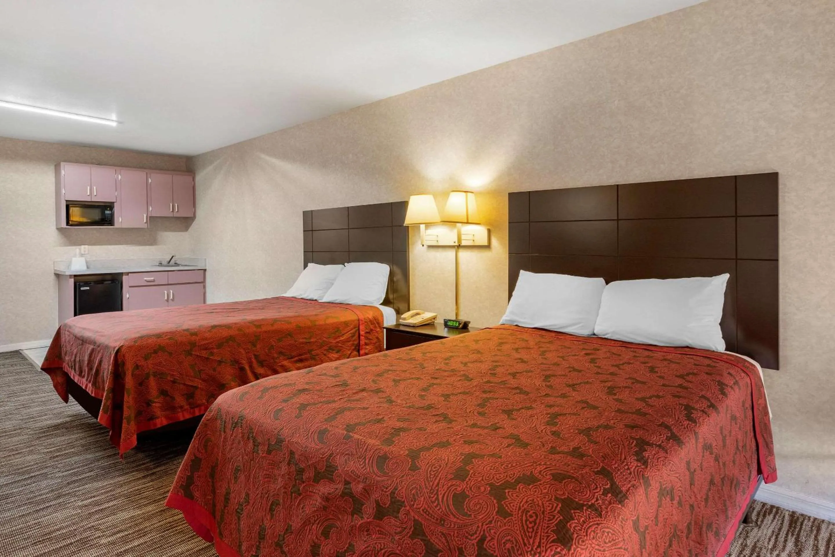 Photo of the whole room, Bed in Rodeway Inn Clearwater-Largo