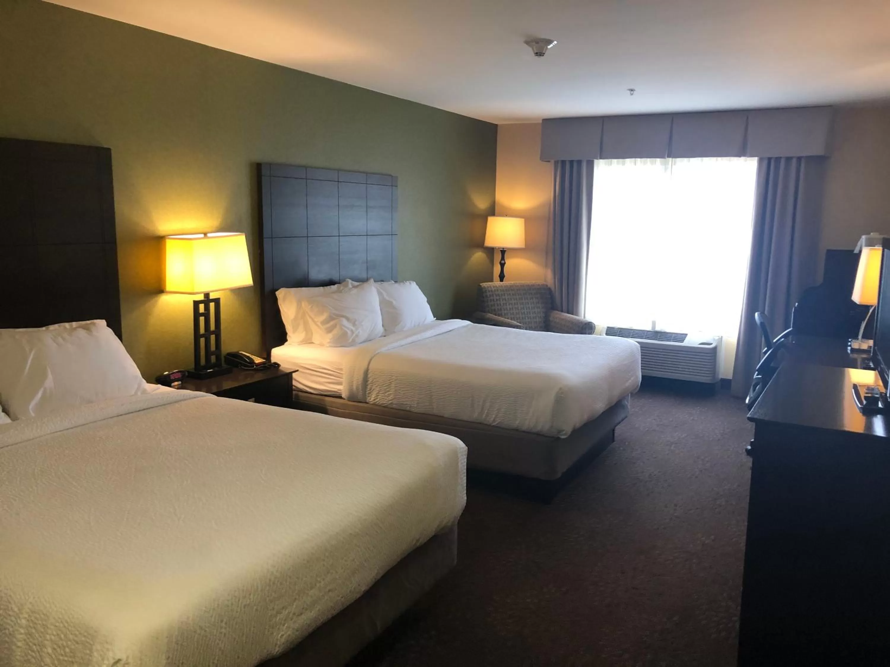 Bed in Holiday Inn Express Hotel & Suites Lansing-Dimondale by IHG