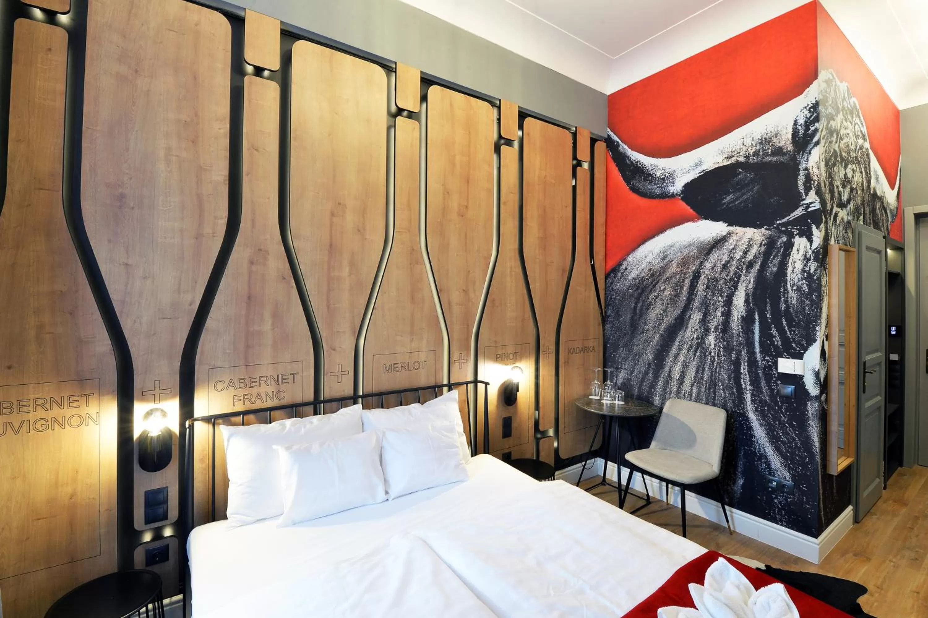 Photo of the whole room, Bed in 1552 Boutique Hotel