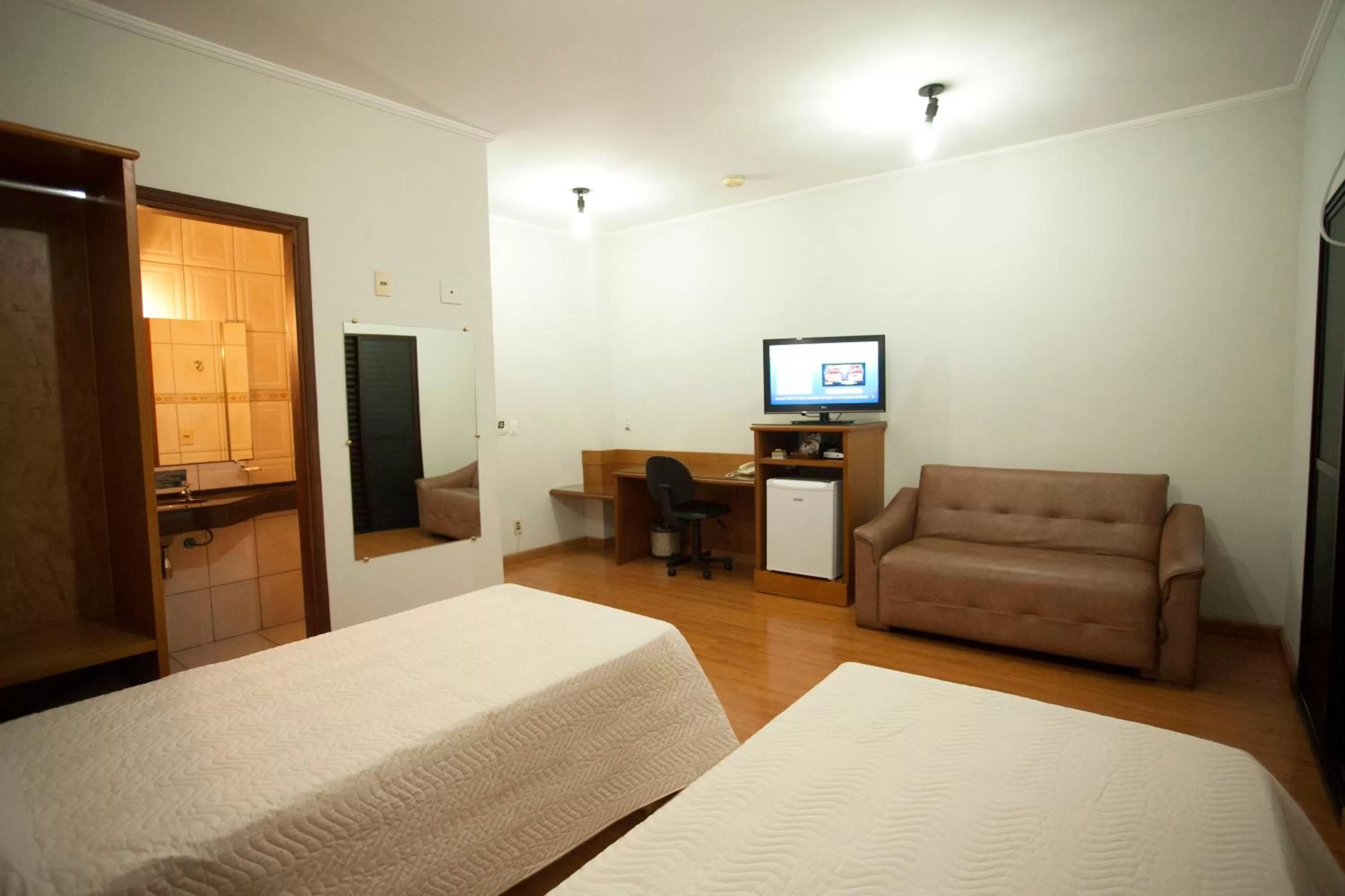 Photo of the whole room, Bed in Indaiá Hotel Residence