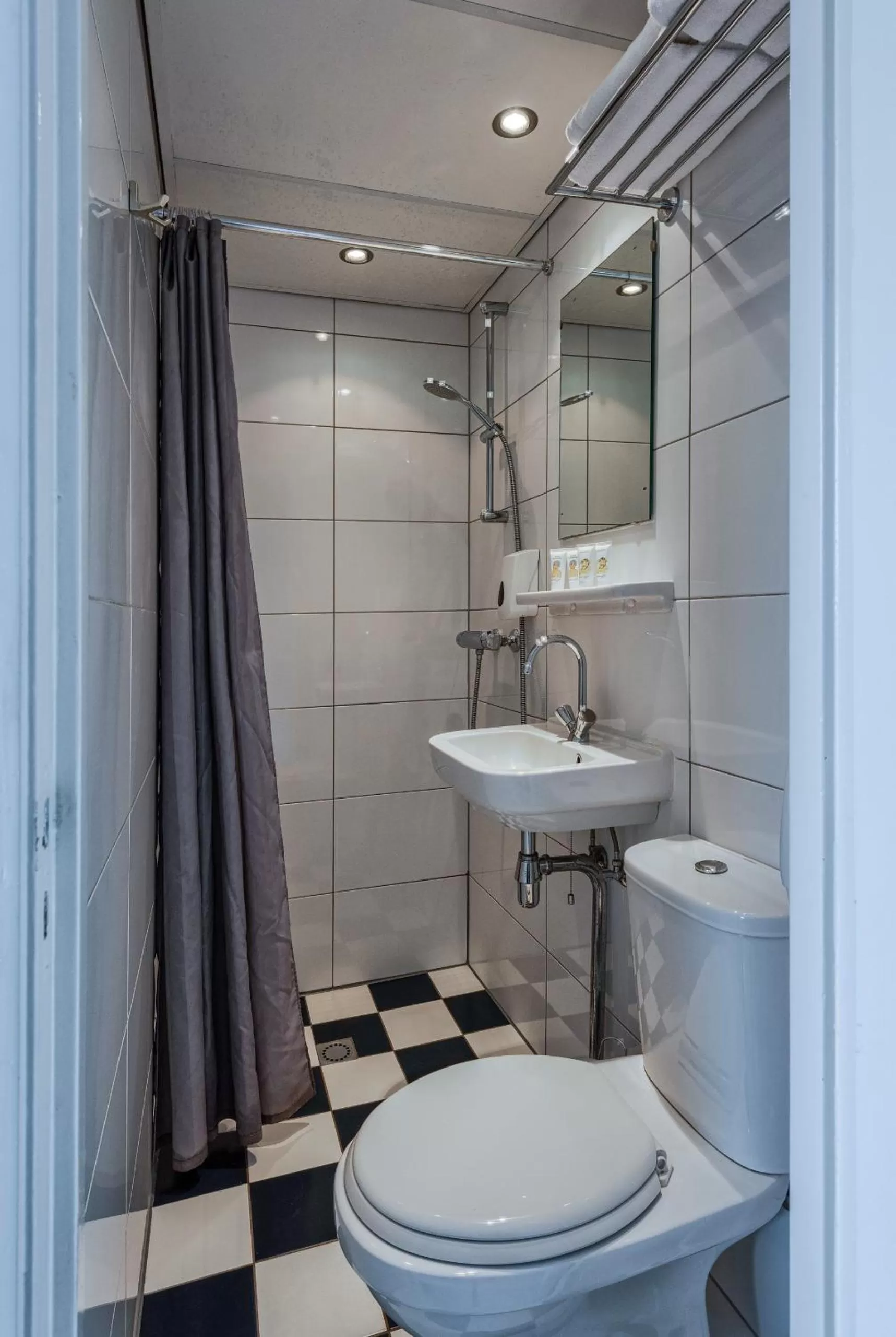 Shower in Hotel Damsquare