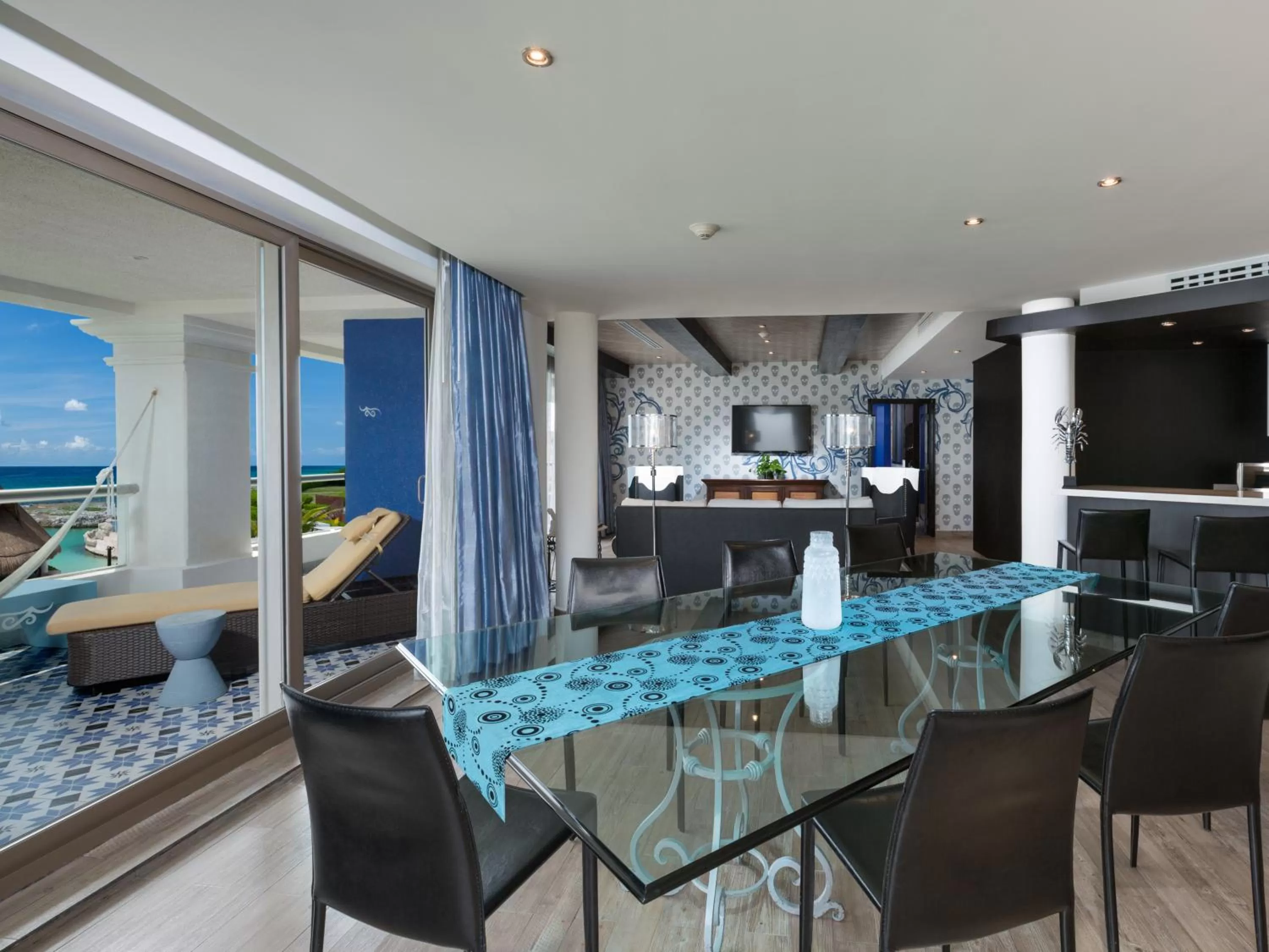 TV and multimedia in Hard Rock Hotel Riviera Maya - All Inclusive