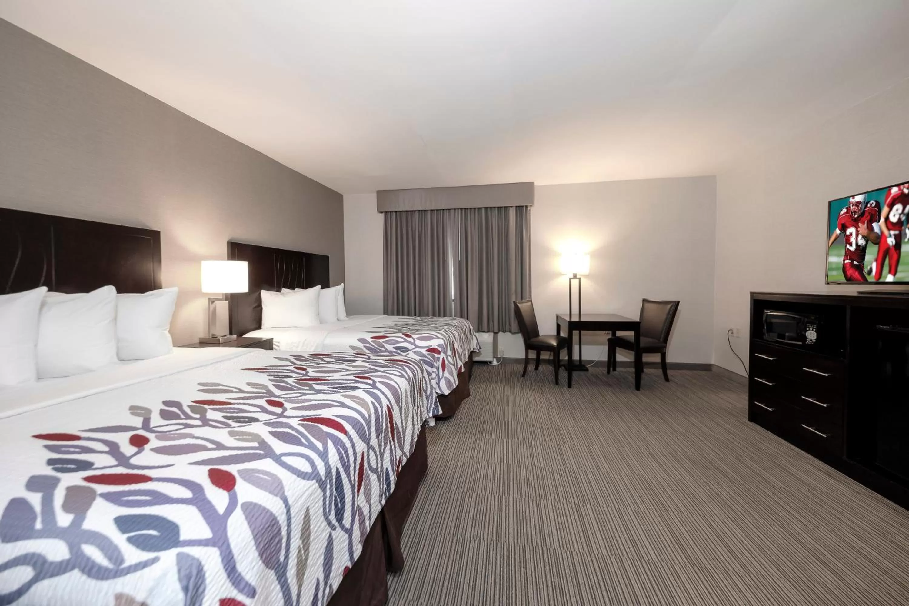 Photo of the whole room, Bed in Red Roof Inn & Suites Newburgh - Stewart Airport West Point