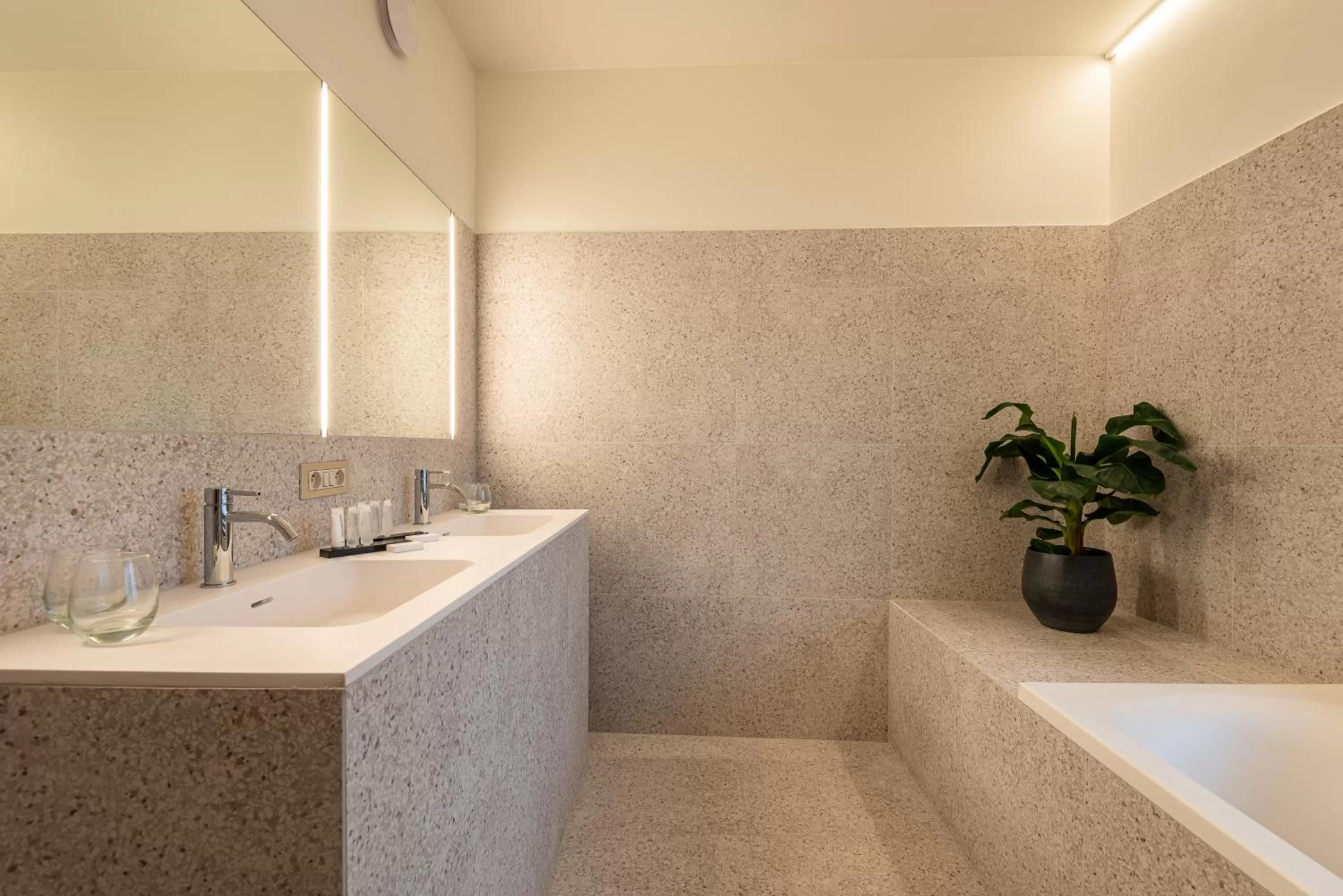 Bathroom in Gepetto's - Beautiful stay in the Historic centre of Ghent -