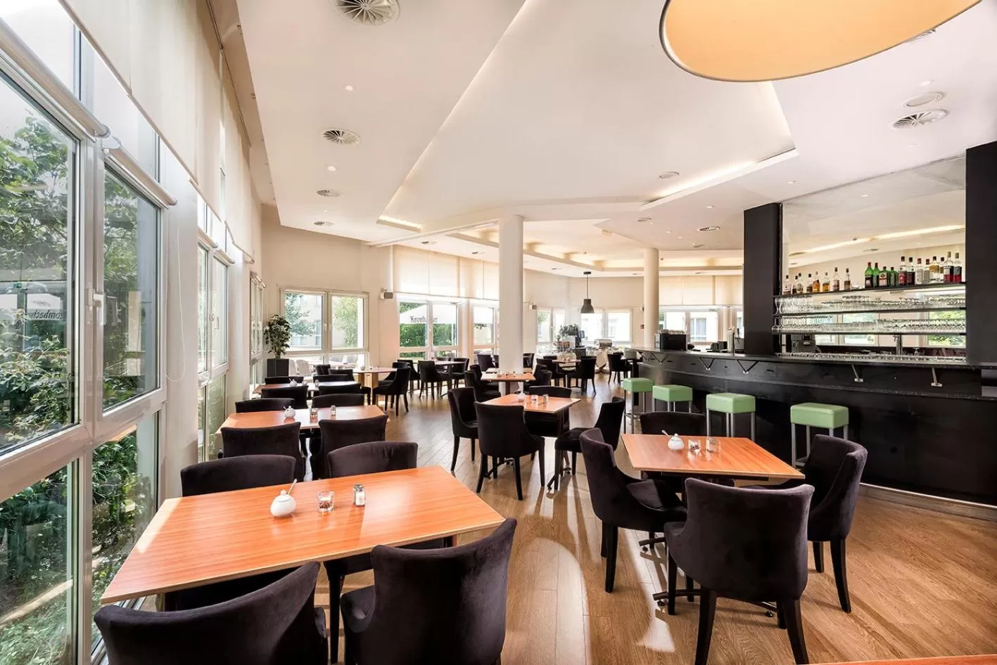 Restaurant/places to eat in Days Inn Dessau
