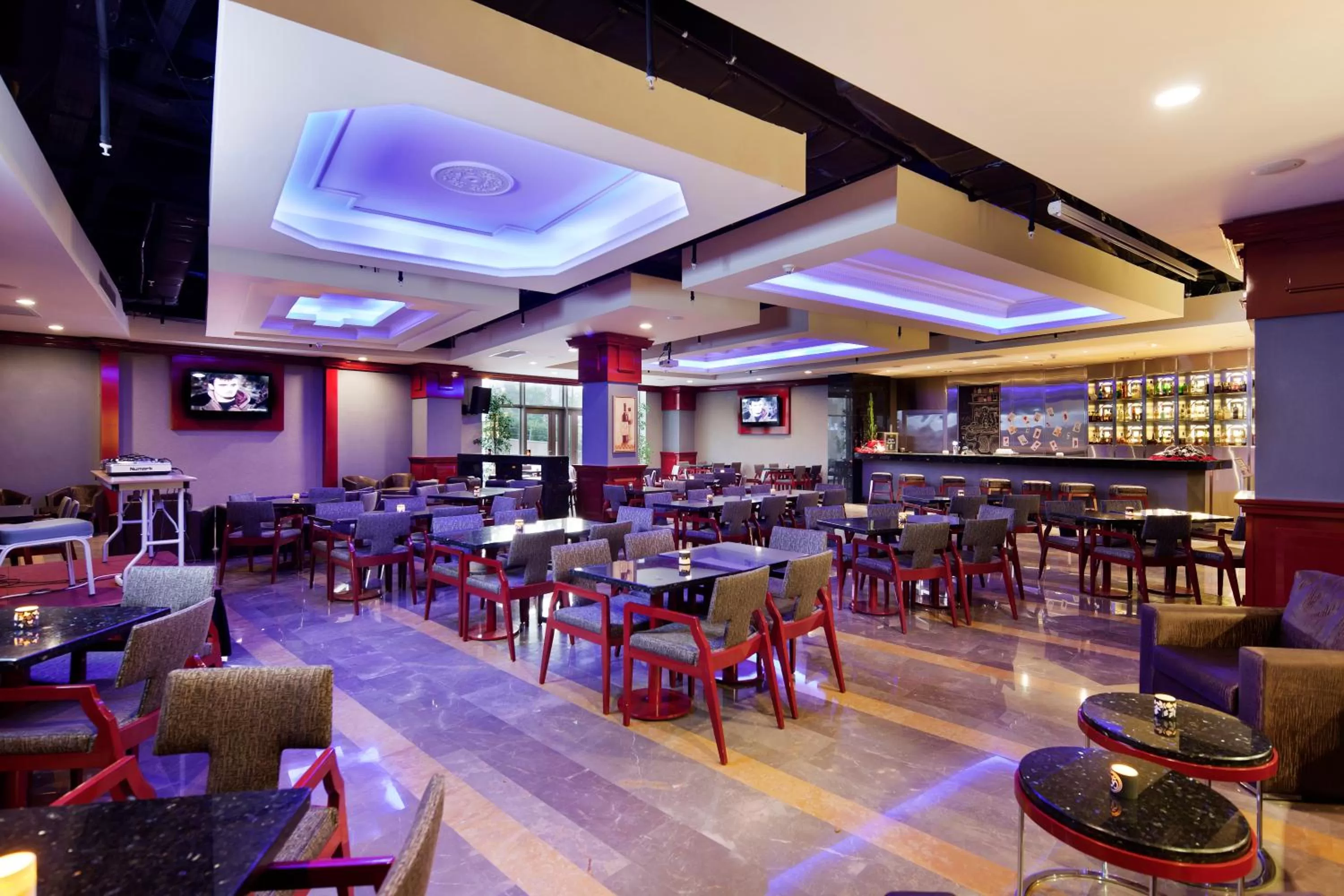 Lounge or bar in The Green Park Pendik