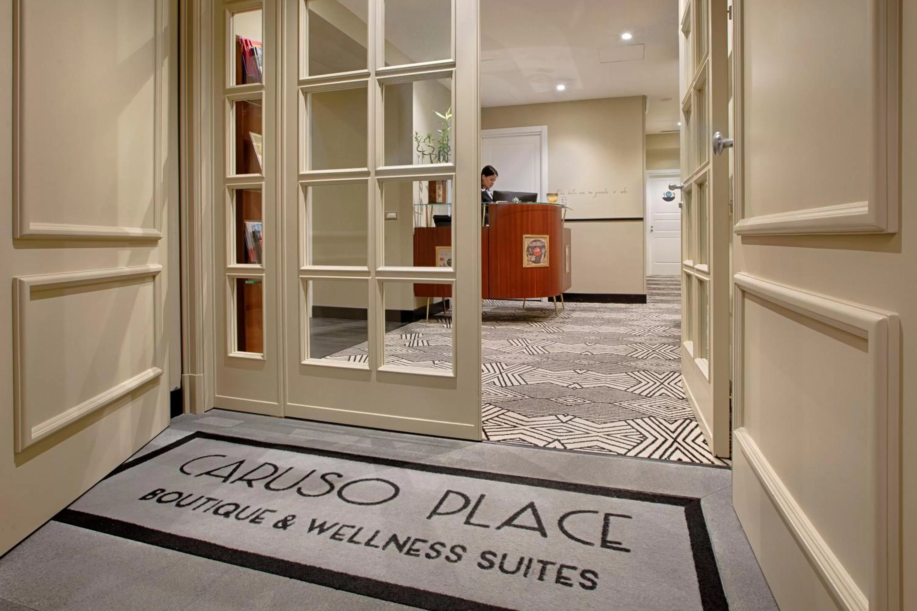 Lobby or reception in Caruso Place Luxury Rooms & Suites