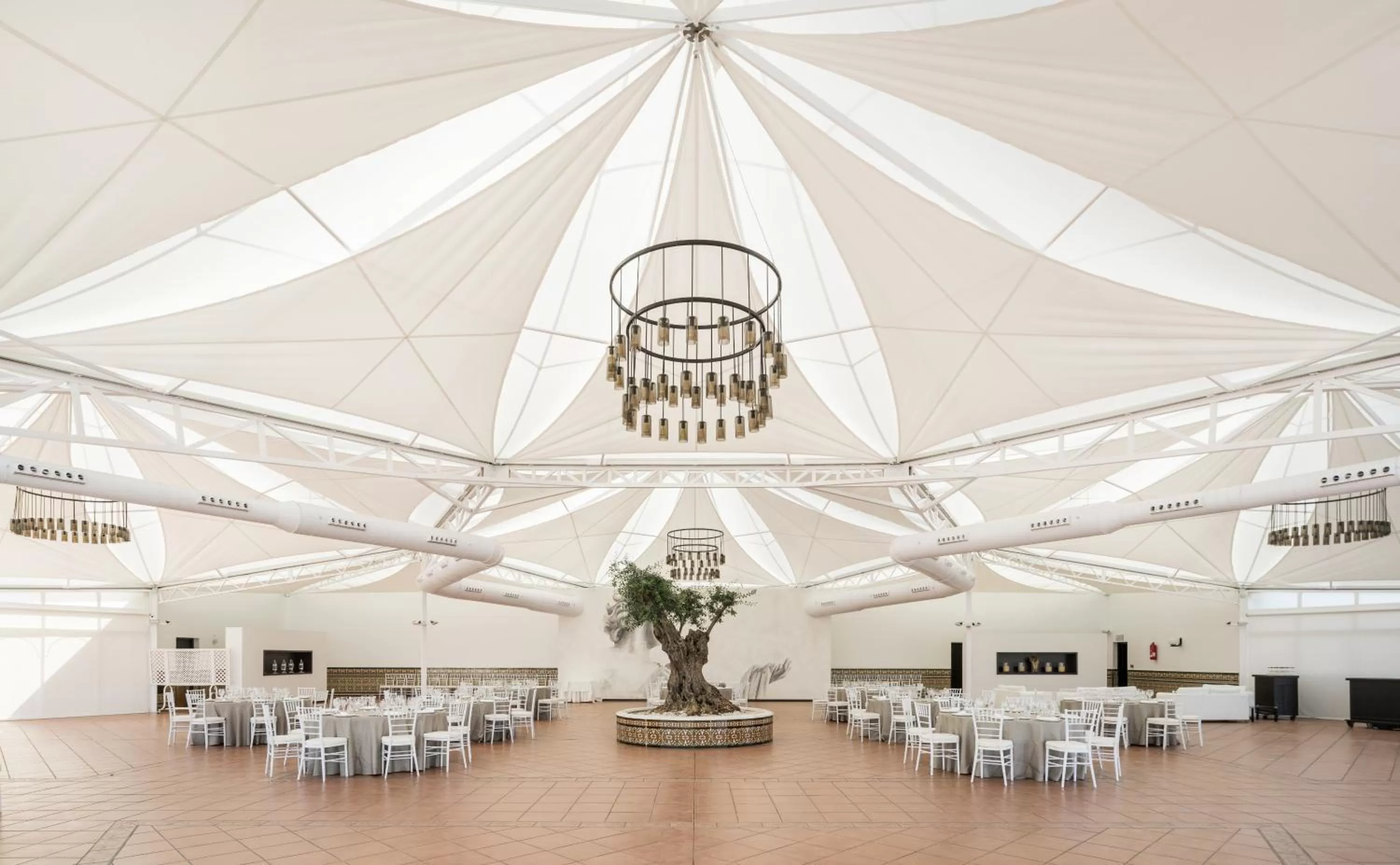 Area and facilities in Hotel Ilunion Las Lomas