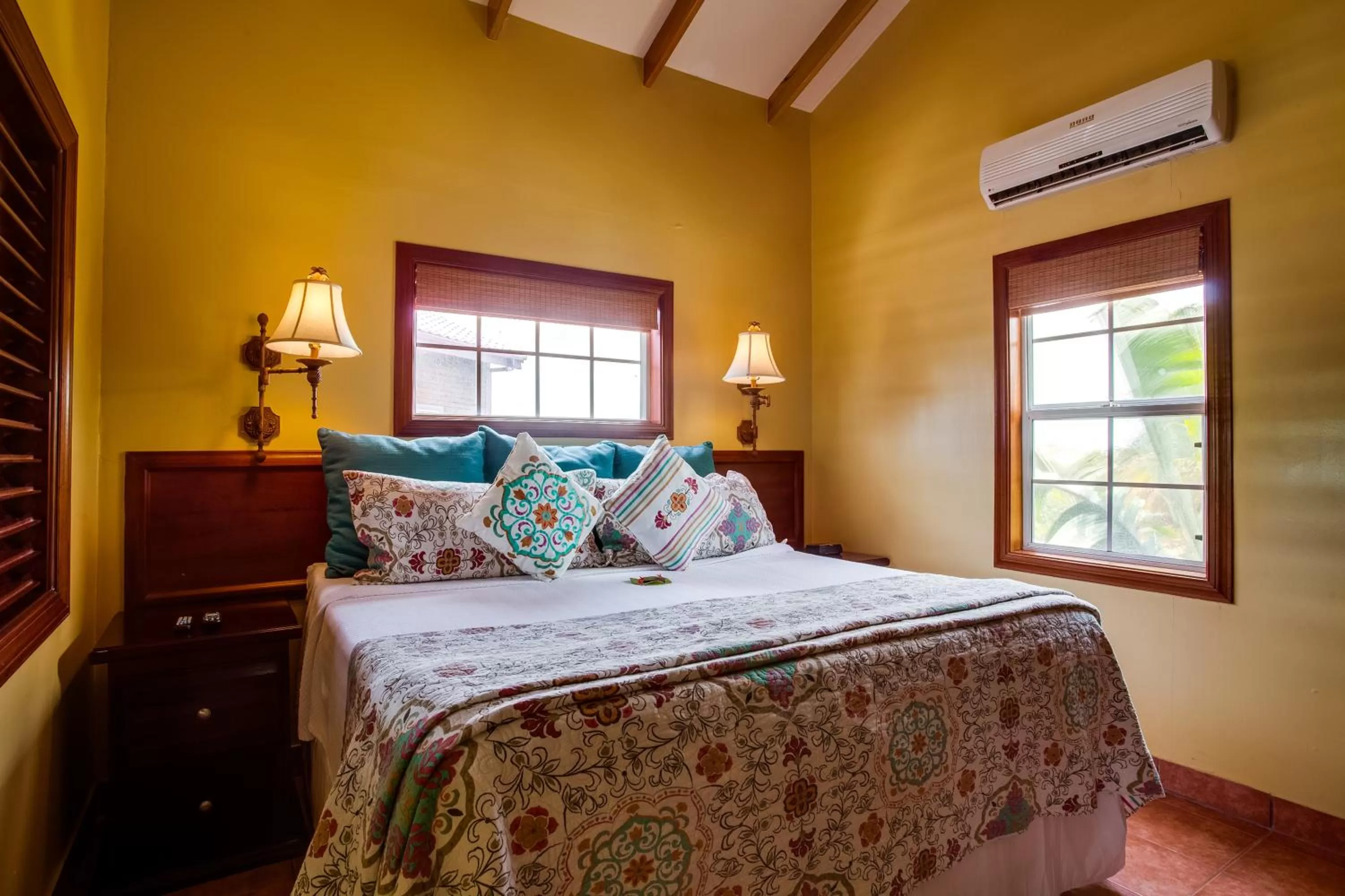 Photo of the whole room, Bed in X'tan Ha- The Waterfront