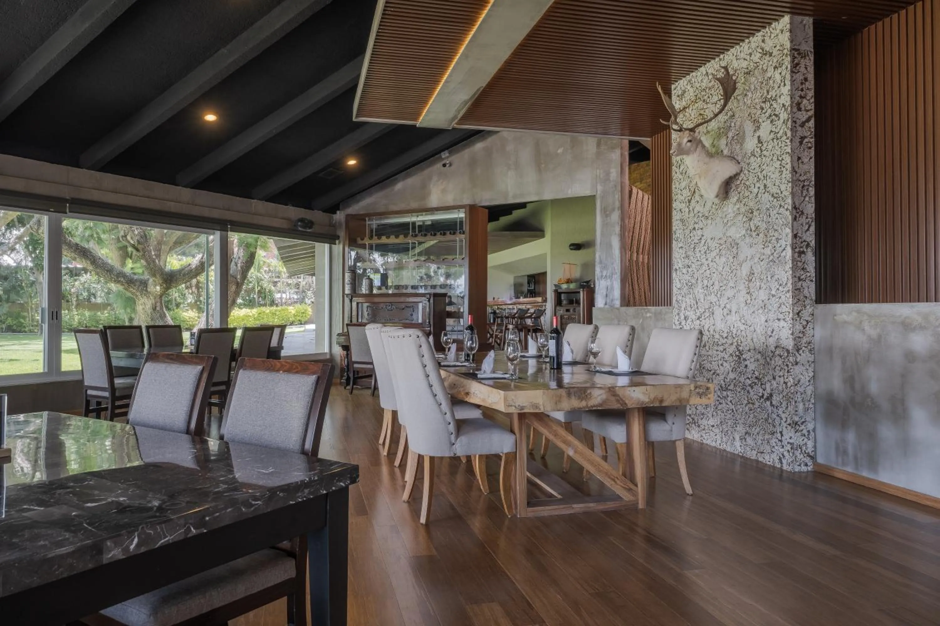 Restaurant/places to eat in Nimue Marina Residence