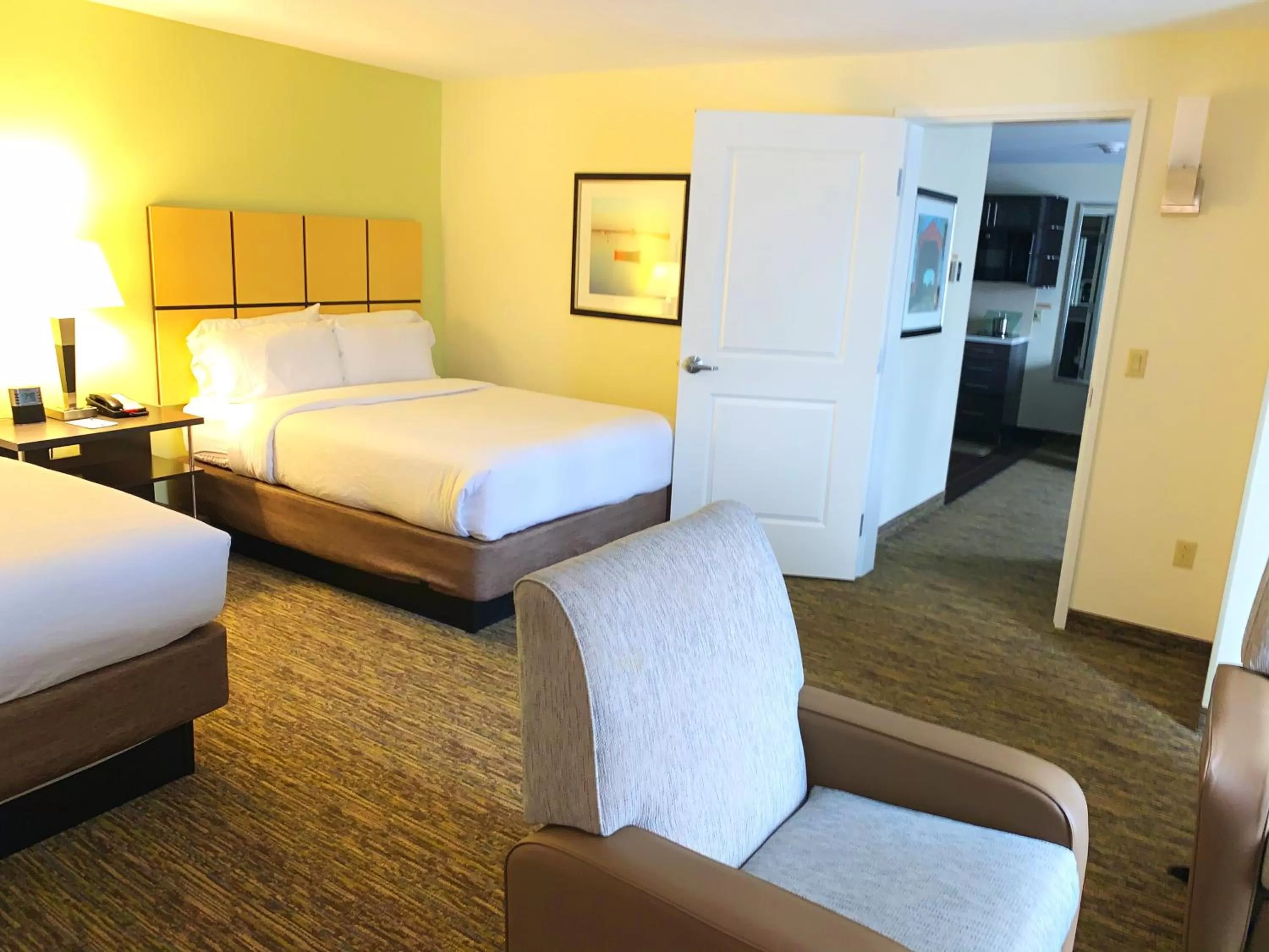 Photo of the whole room, Bed in Candlewood Suites Belle Vernon by IHG