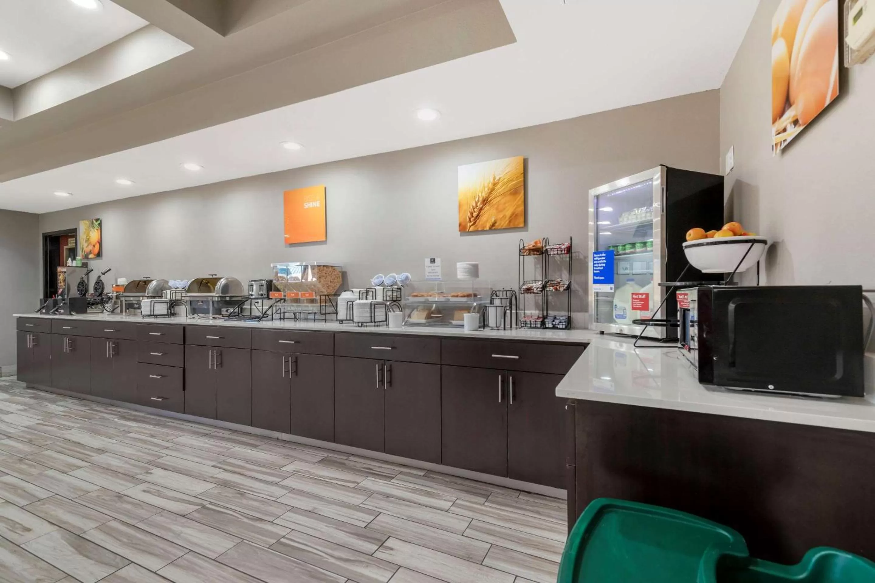 Breakfast in Comfort Inn & Suites Near Medical Center