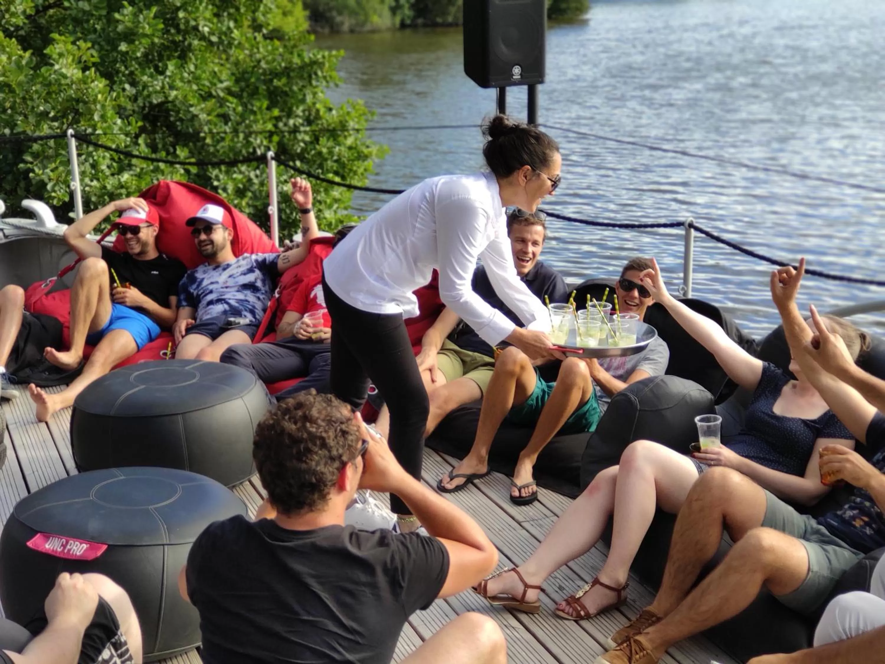 People in La Rivière House - Péniche Carpe Diem